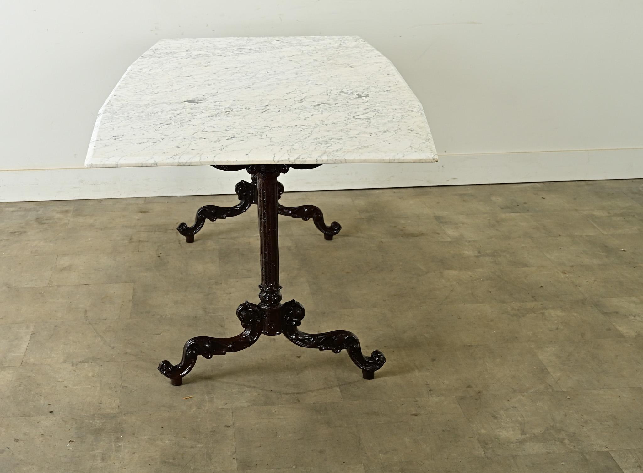 Table à manger d'extérieur en fer et marbre français 10