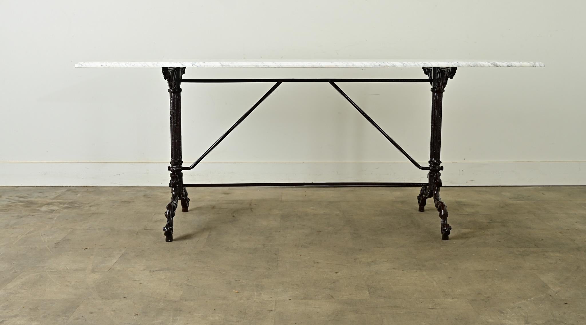 Néoclassique Table à manger d'extérieur en fer et marbre français