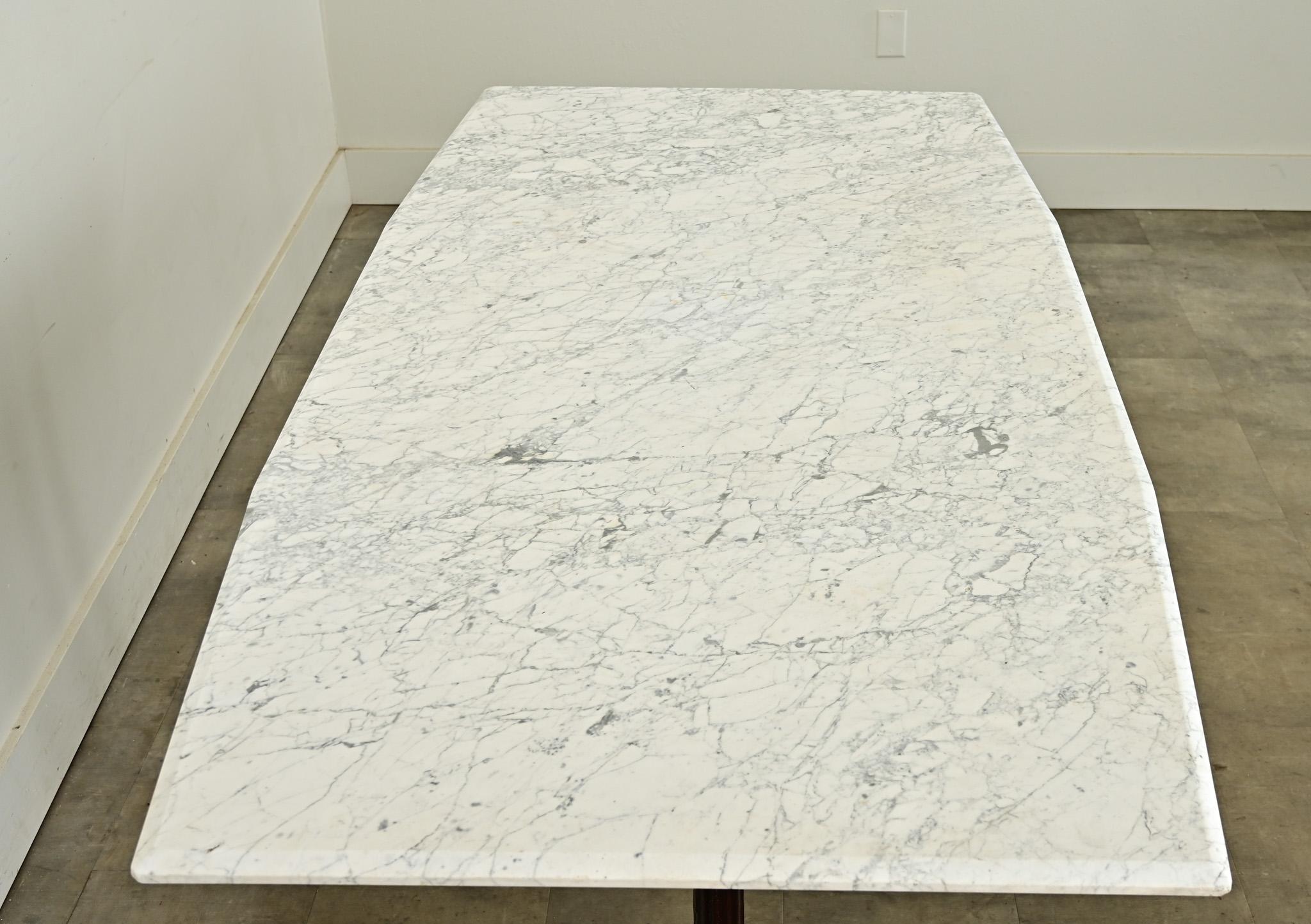 XIXe siècle Table à manger d'extérieur en fer et marbre français