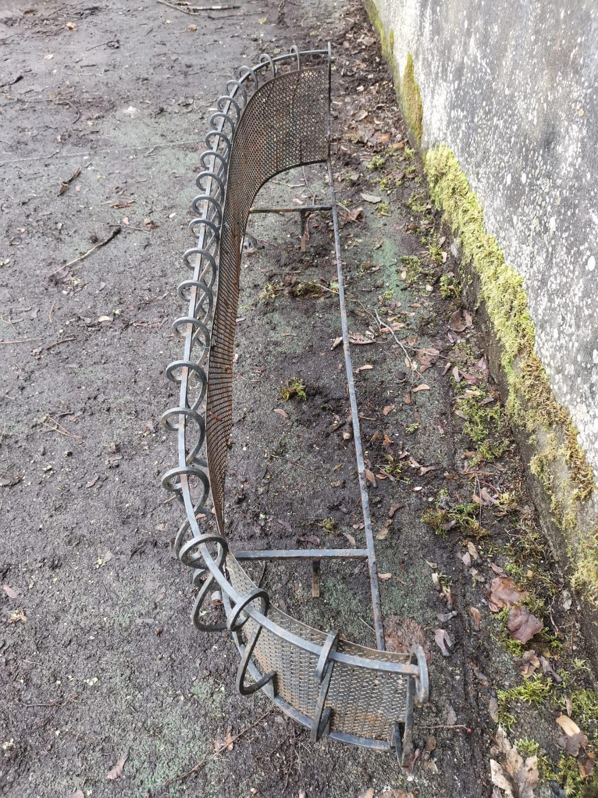 curved planter box