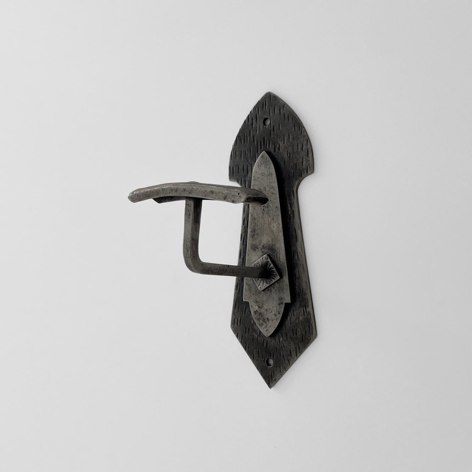 French iron shield single wall hook
France, mid century
Multi layered iron wall hook with lots of wonderful details
Single flat bar hook sits slightly irregularly and adds to the character and charm of this piece
Wall mounted hook is supported by a