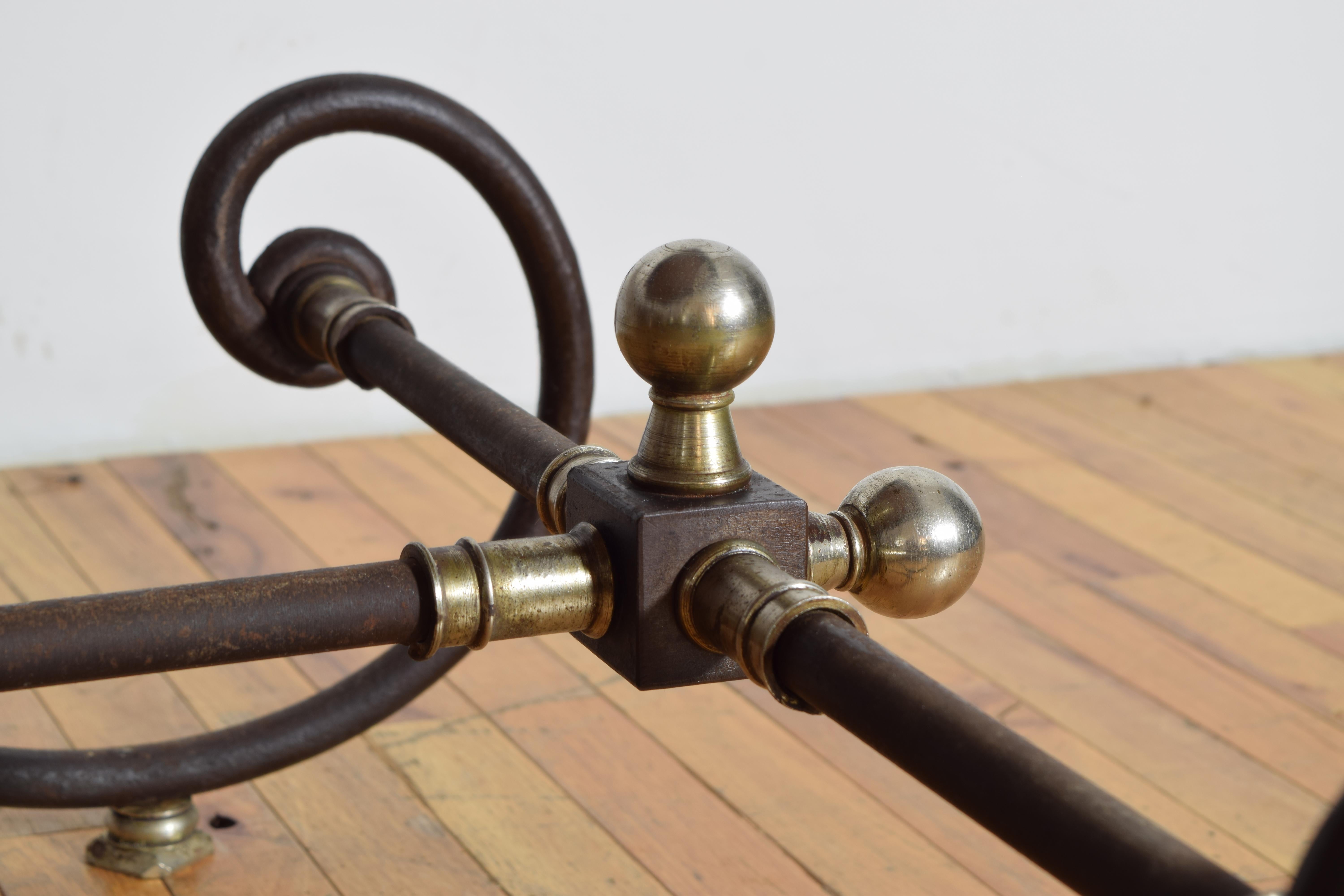 Tavolo francese con piano in ferro, acciaio e marmo de Boucher, seconda metà del XIX secolo in vendita 3