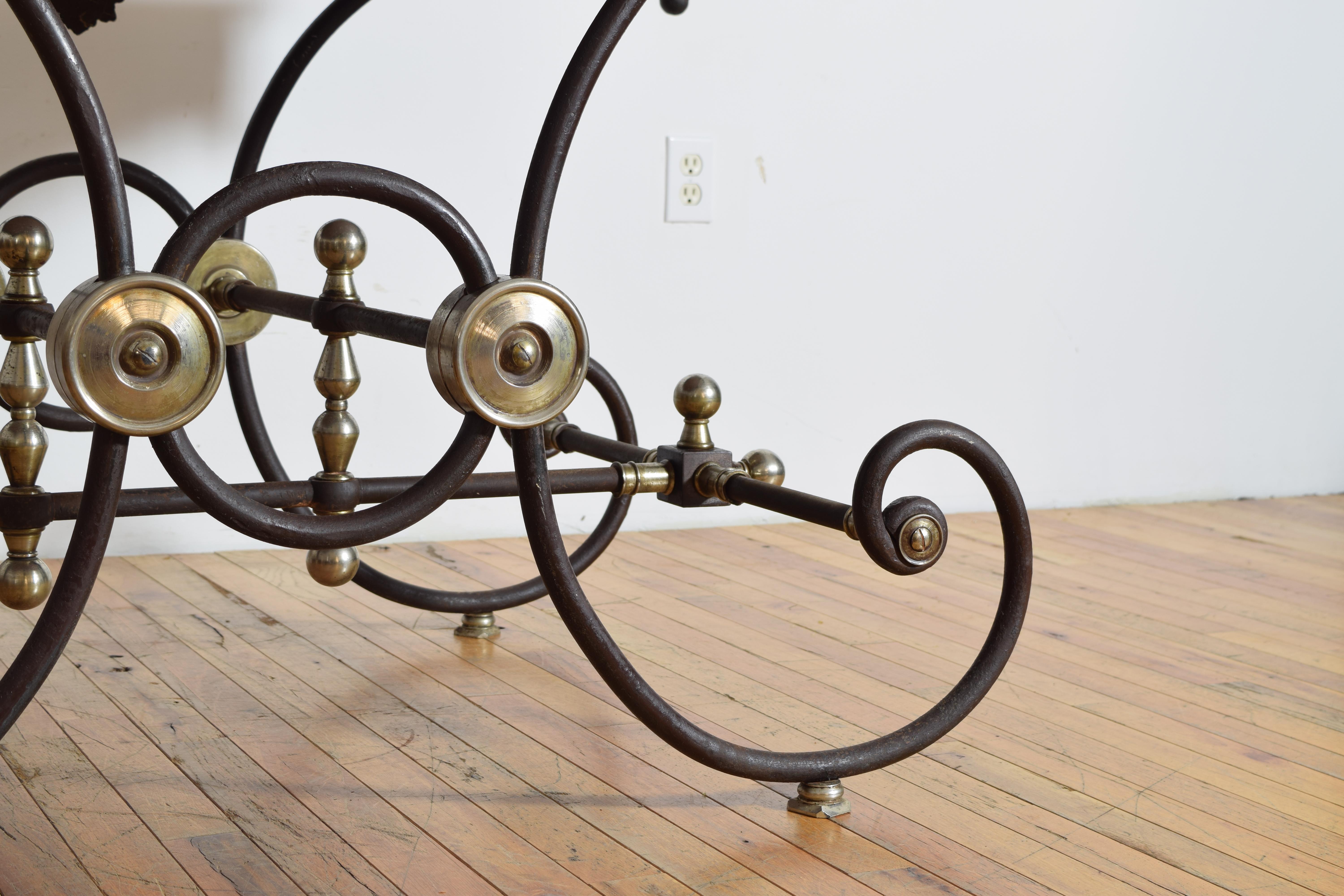 Tavolo francese con piano in ferro, acciaio e marmo de Boucher, seconda metà del XIX secolo in vendita 1