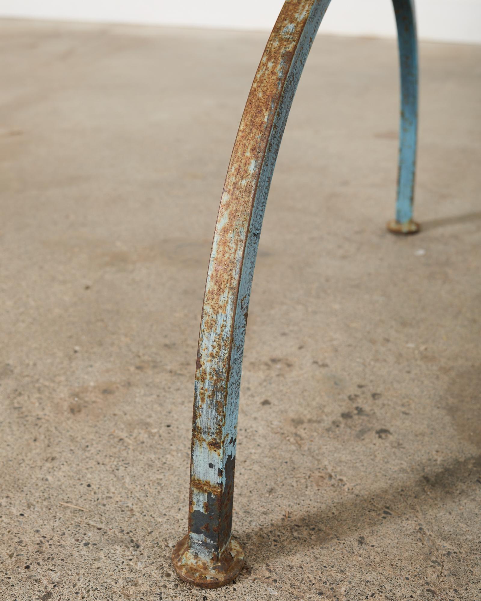 Table de salle à manger de jardin Curule à plateau en fer français en vente 5