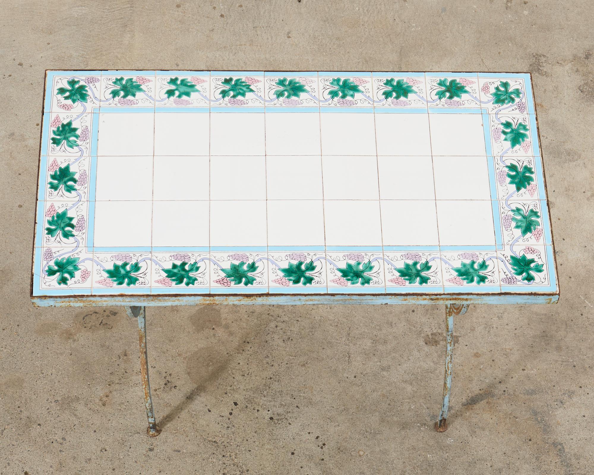 Français Table de salle à manger de jardin Curule à plateau en fer français en vente