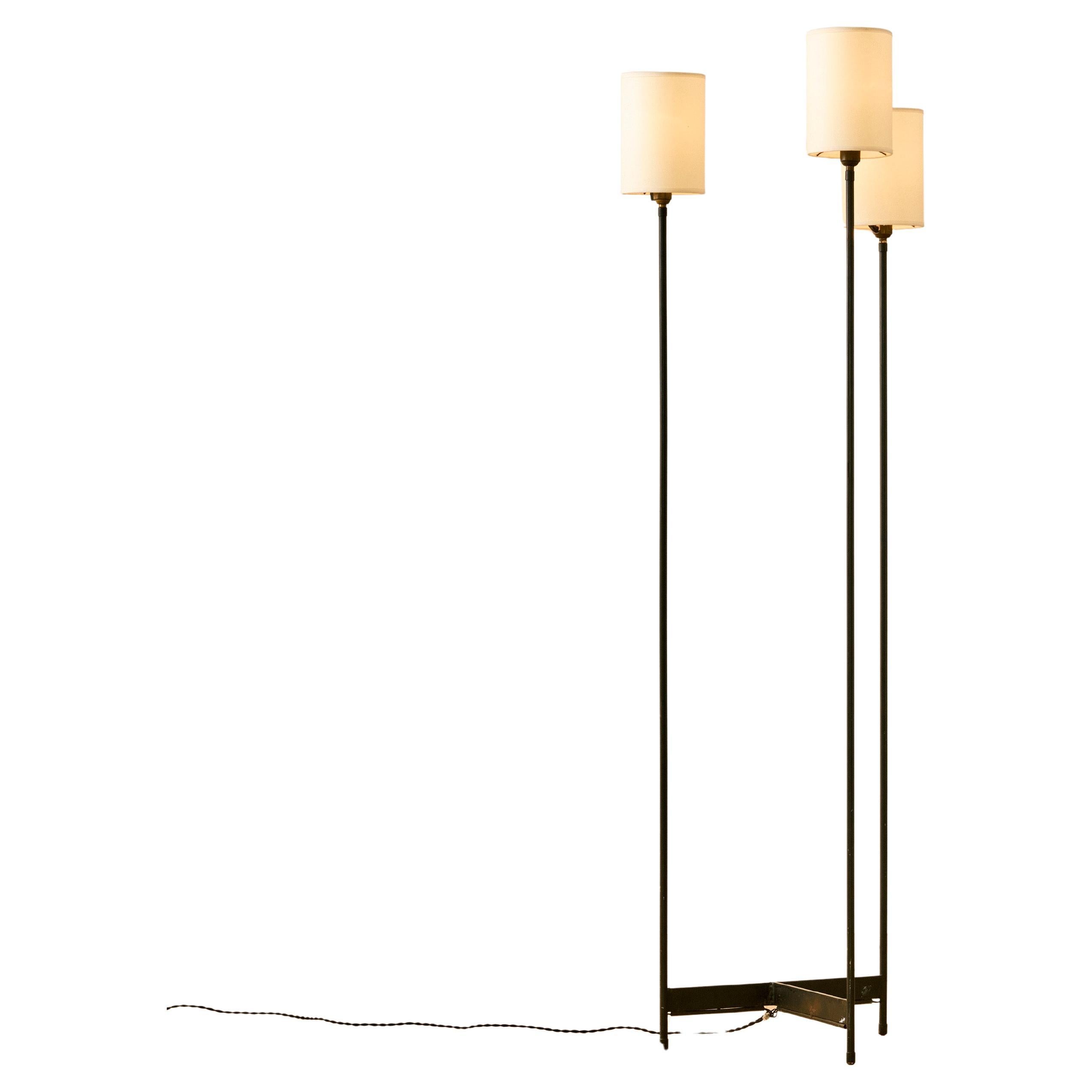 Lámpara de pie francesa de hierro de tres cuellos c. 1960