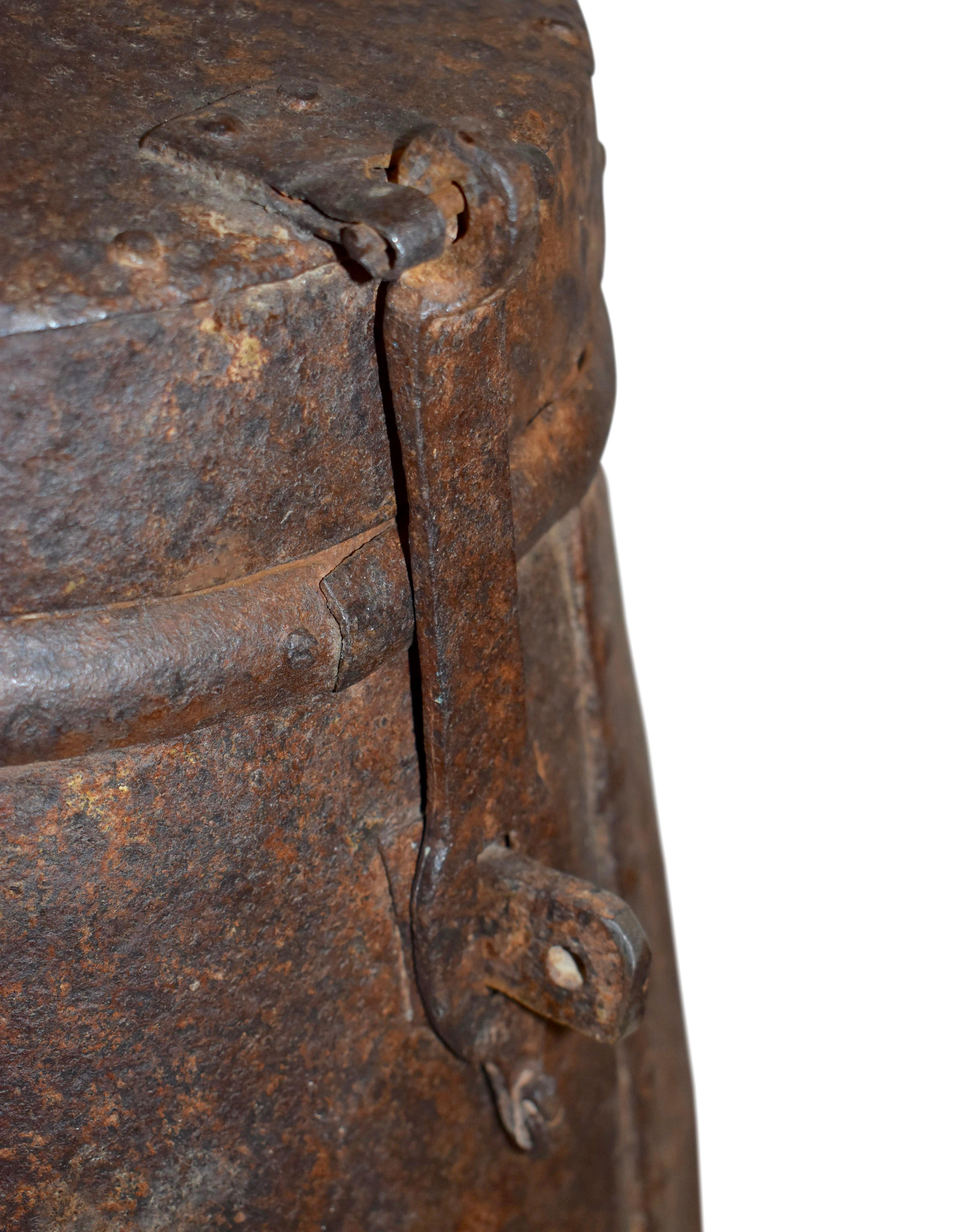 XIX secolo Vaso francese in ferro con coperchio, 1870 circa in vendita