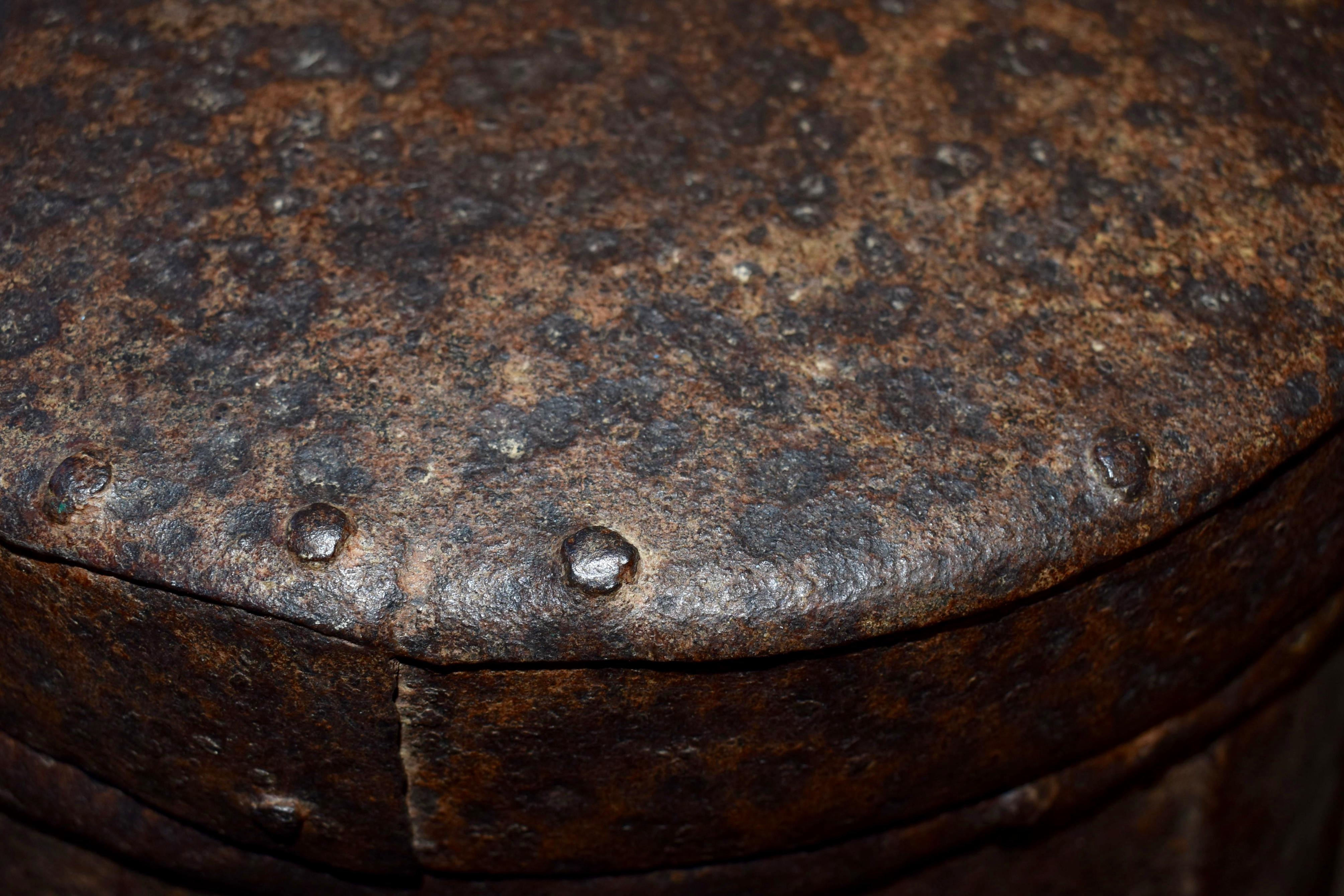 Vaso francese in ferro con coperchio, 1870 circa in vendita 1