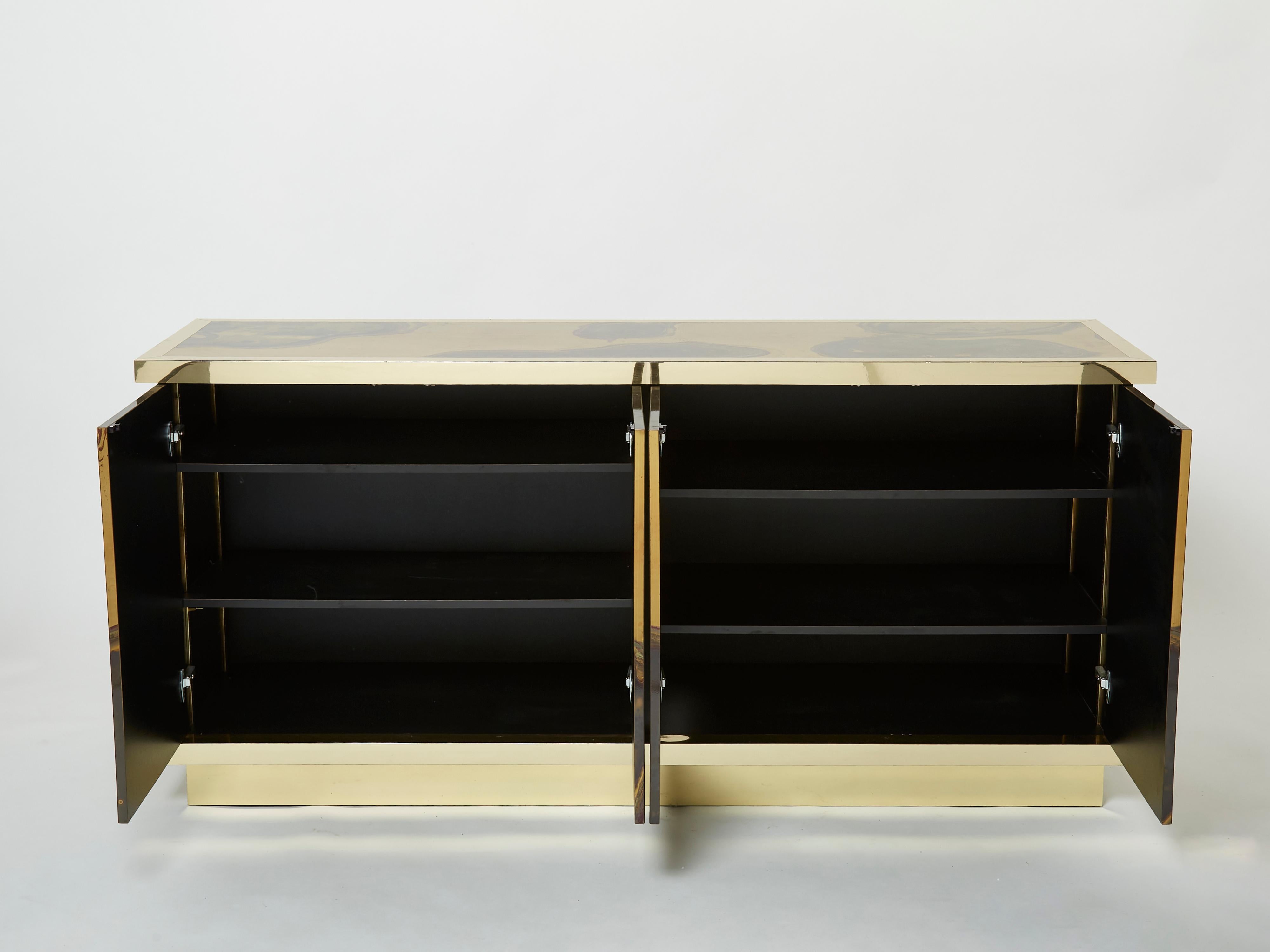 Ottone Credenza francese in ottone ossidato di Isabelle e Richard Faure degli anni '70 in vendita