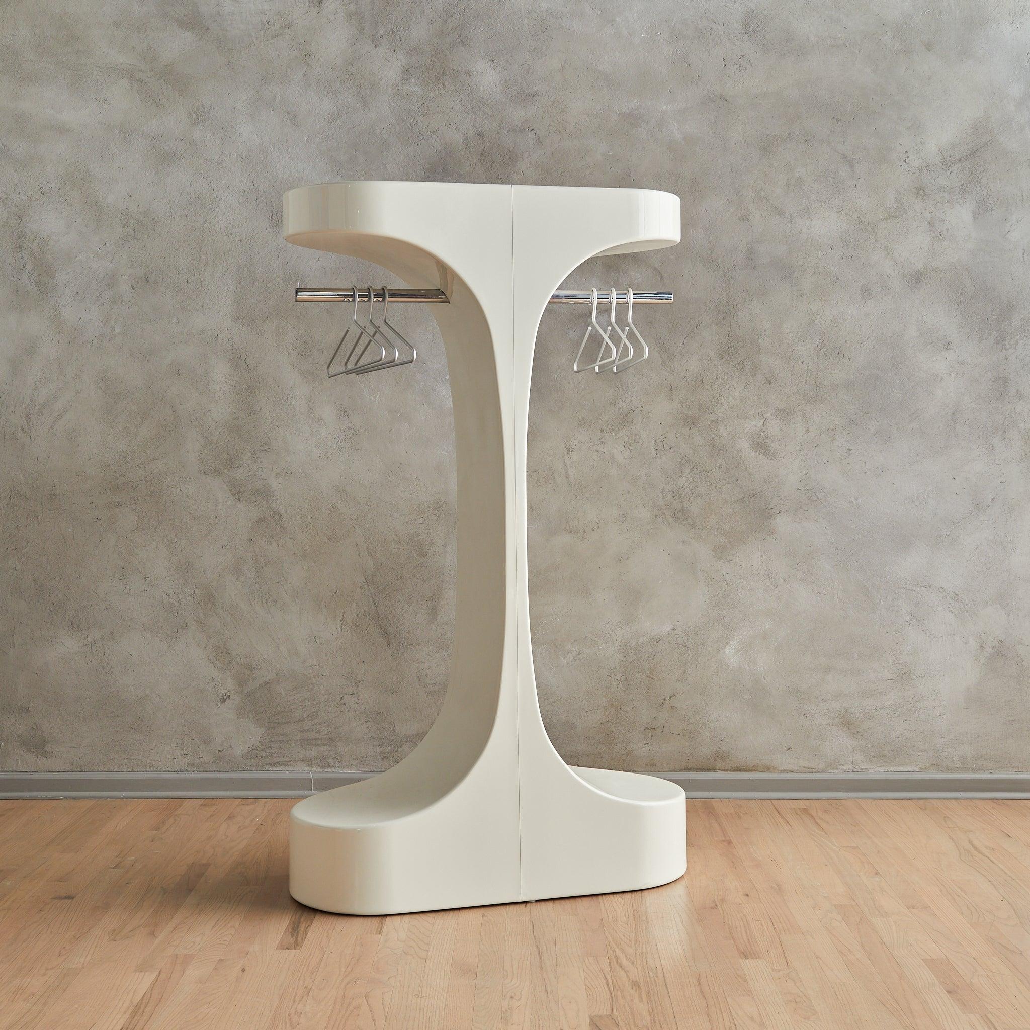 French Ivory Fiberglass Coat Rack by Valerique Douebrovinskes, 1973 en Bueno estado para la venta en Chicago, IL