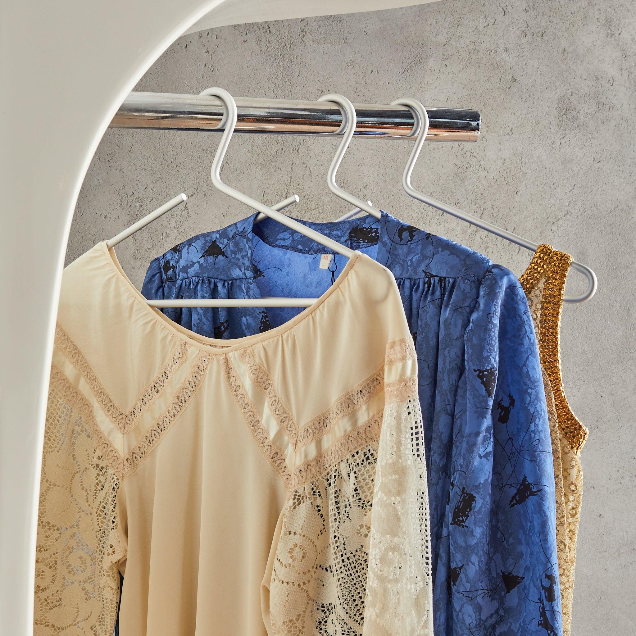 French Ivory Fiberglass Coat Rack by Valerique Douebrovinskes, 1973 finales del siglo XX en venta