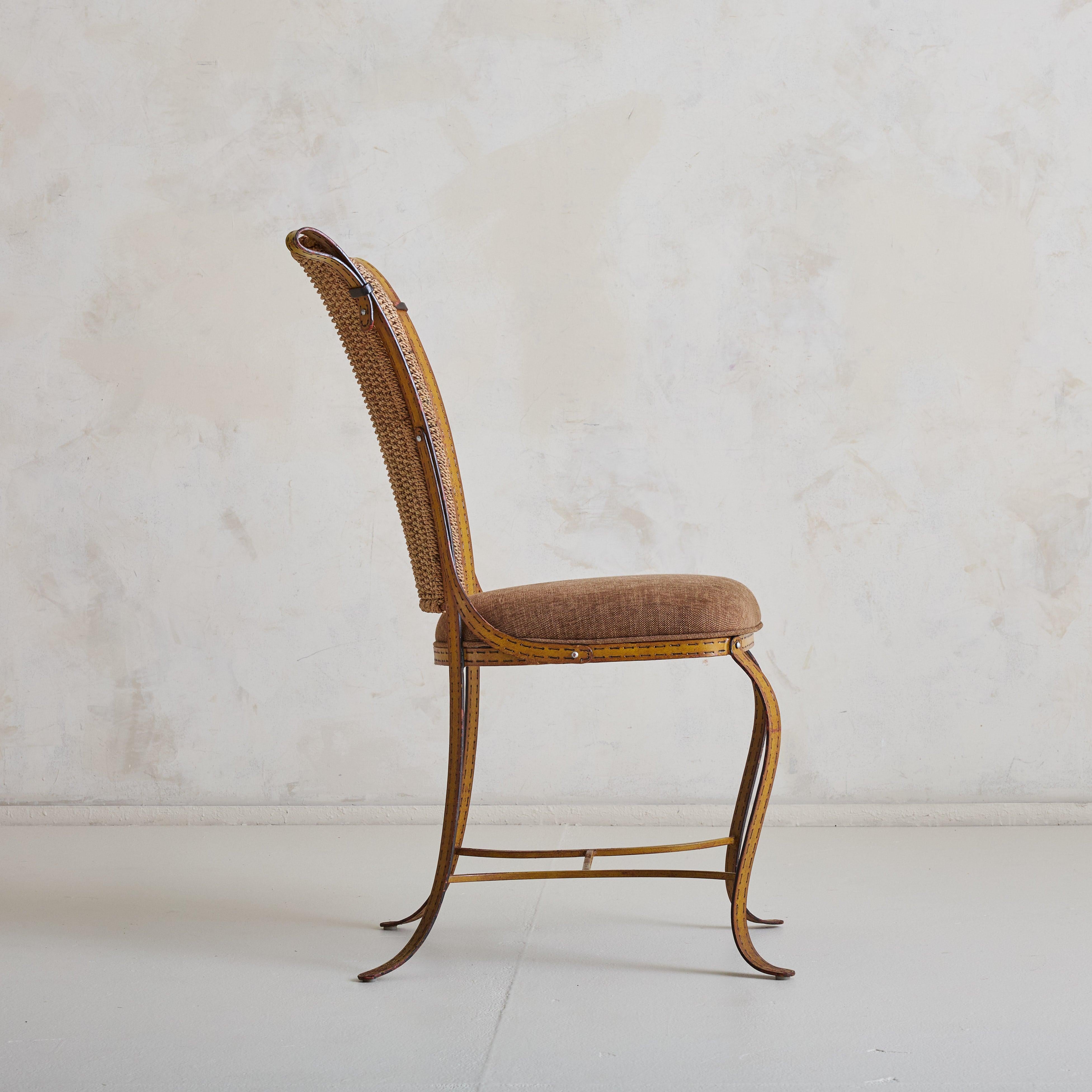 Mid-Century Modern Chaise d'appoint française de style Jacques Adnet en fer et cuir, années 1960 - 3 disponibles en vente