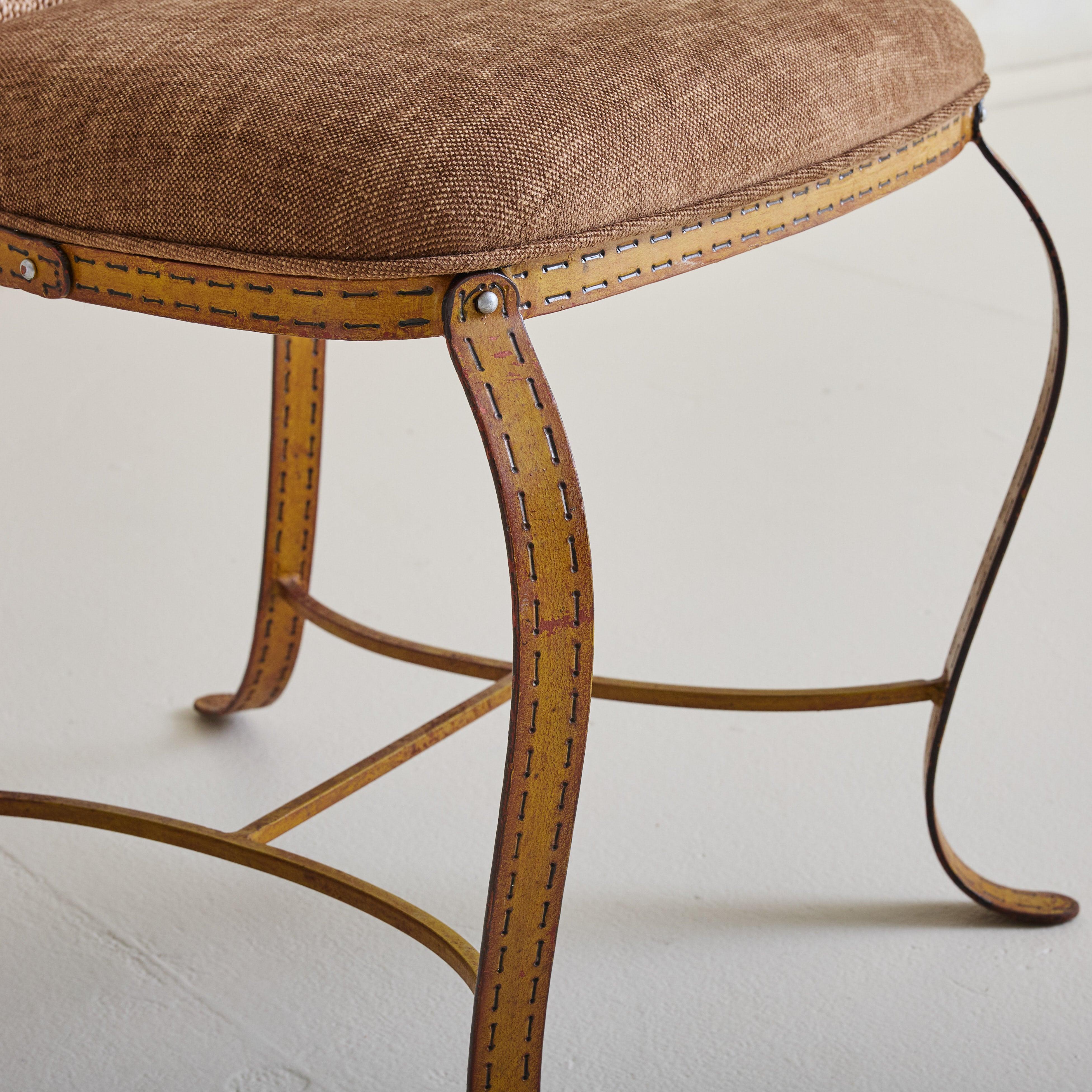 Chaise d'appoint française de style Jacques Adnet en fer et cuir, années 1960 - 3 disponibles Bon état - En vente à Chicago, IL