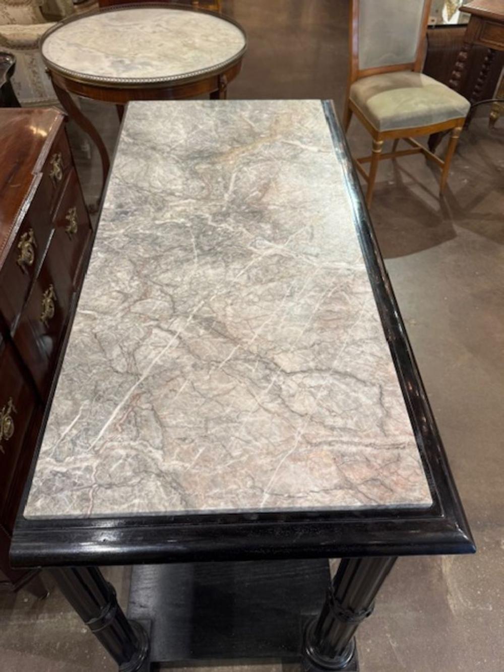 Consolas Francesas Lacadas en Negro Estilo Jansen con Encimeras de Mármol en venta 1