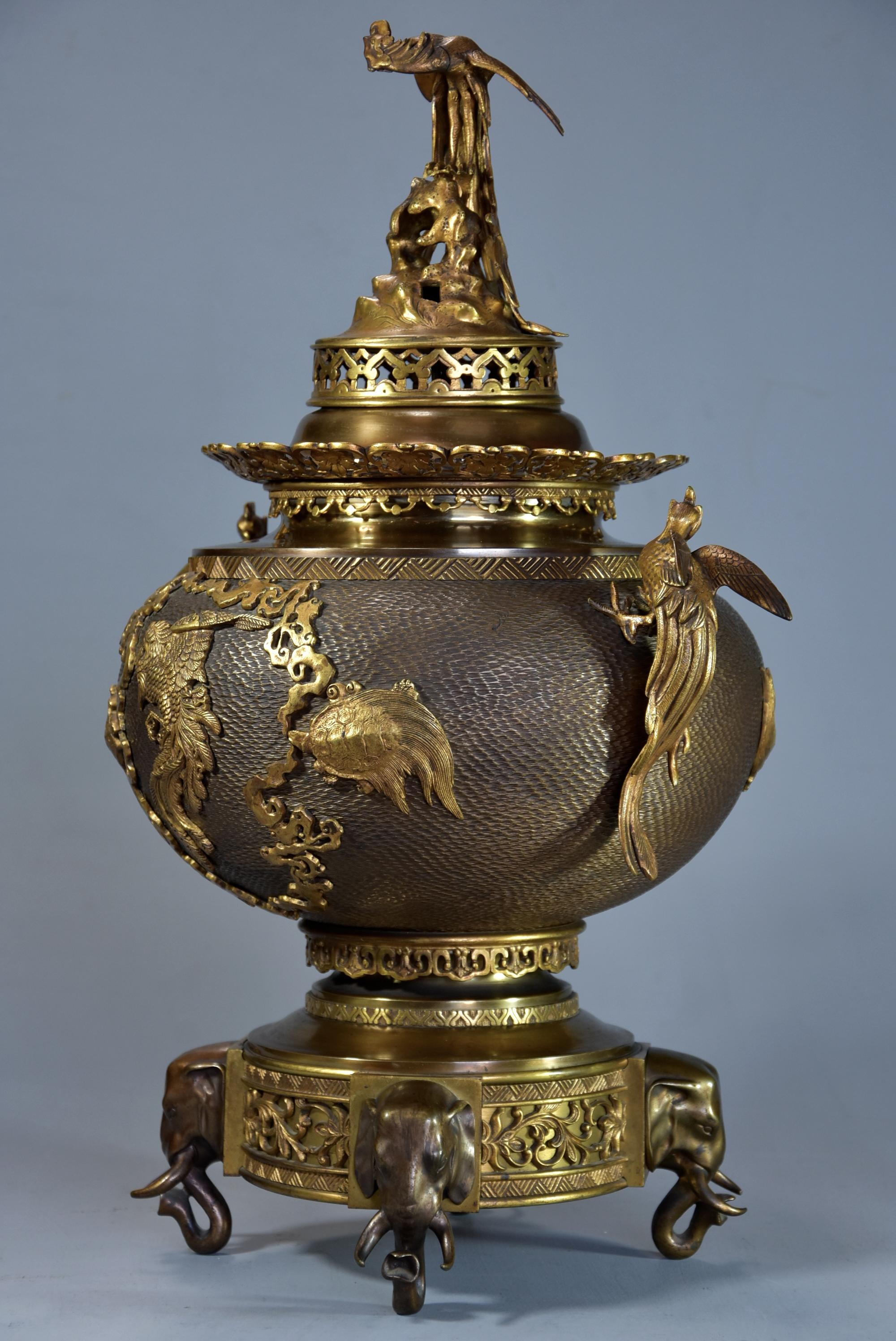 French Japonism Style Gilt and Patinated Bronze Incense Burner Set In Good Condition For Sale In Suffolk, GB