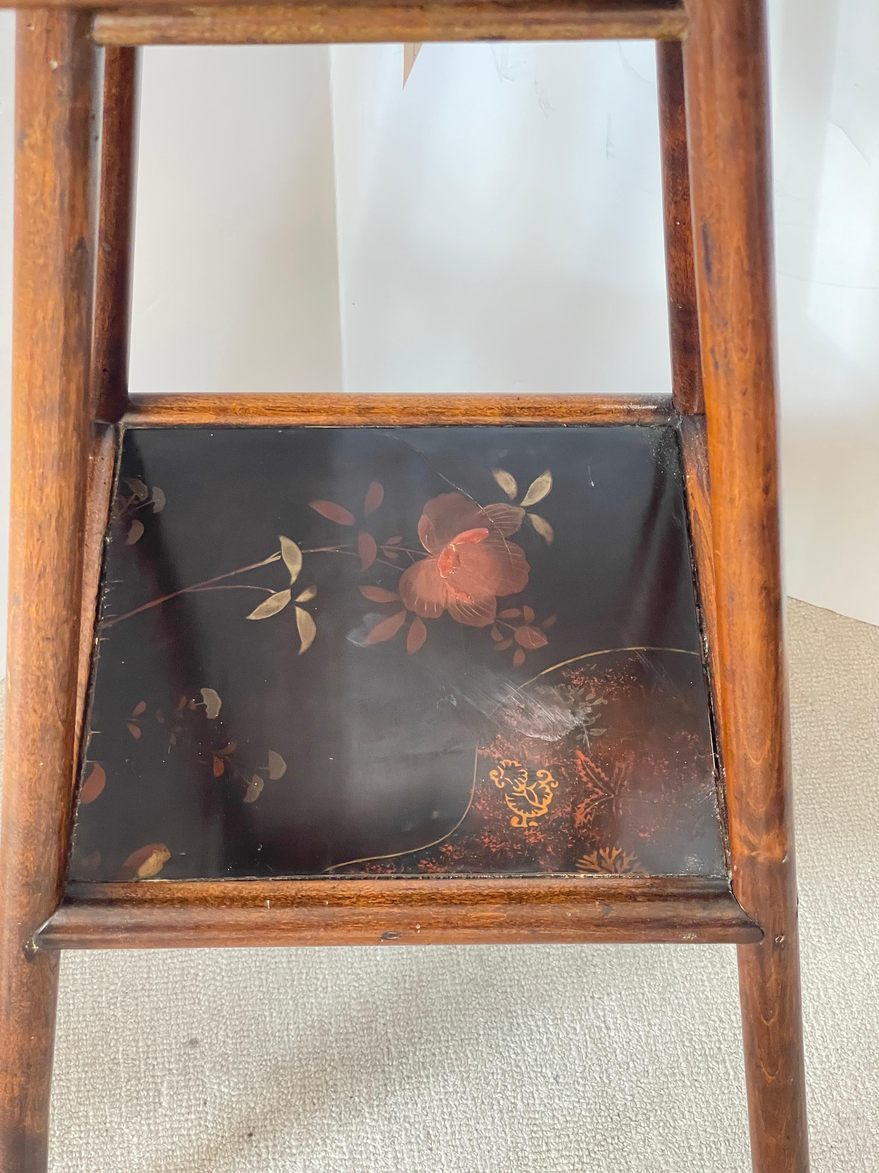 Octogone en bambou et laque du Japonisme français  Table d'appoint, 1880. en vente 7
