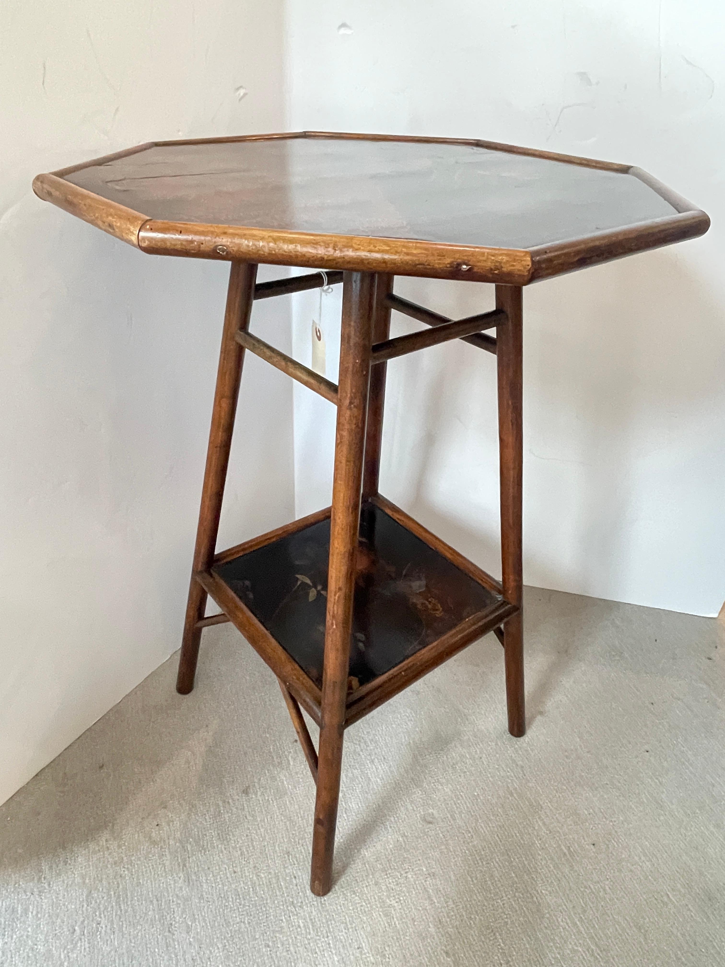 Fait main Octogone en bambou et laque du Japonisme français  Table d'appoint, 1880. en vente