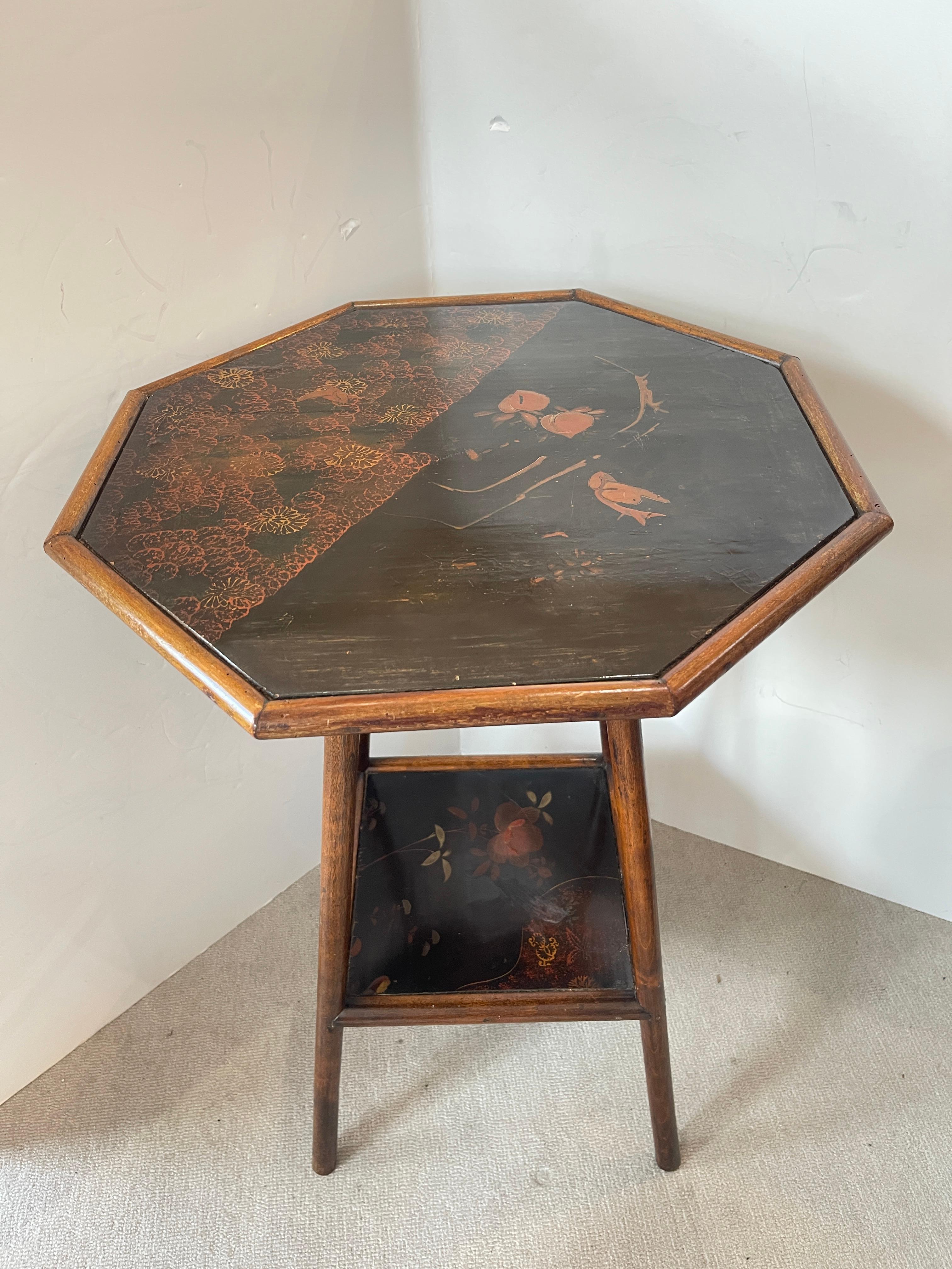 Octogone en bambou et laque du Japonisme français  Table d'appoint, 1880. Bon état - En vente à West Palm Beach, FL