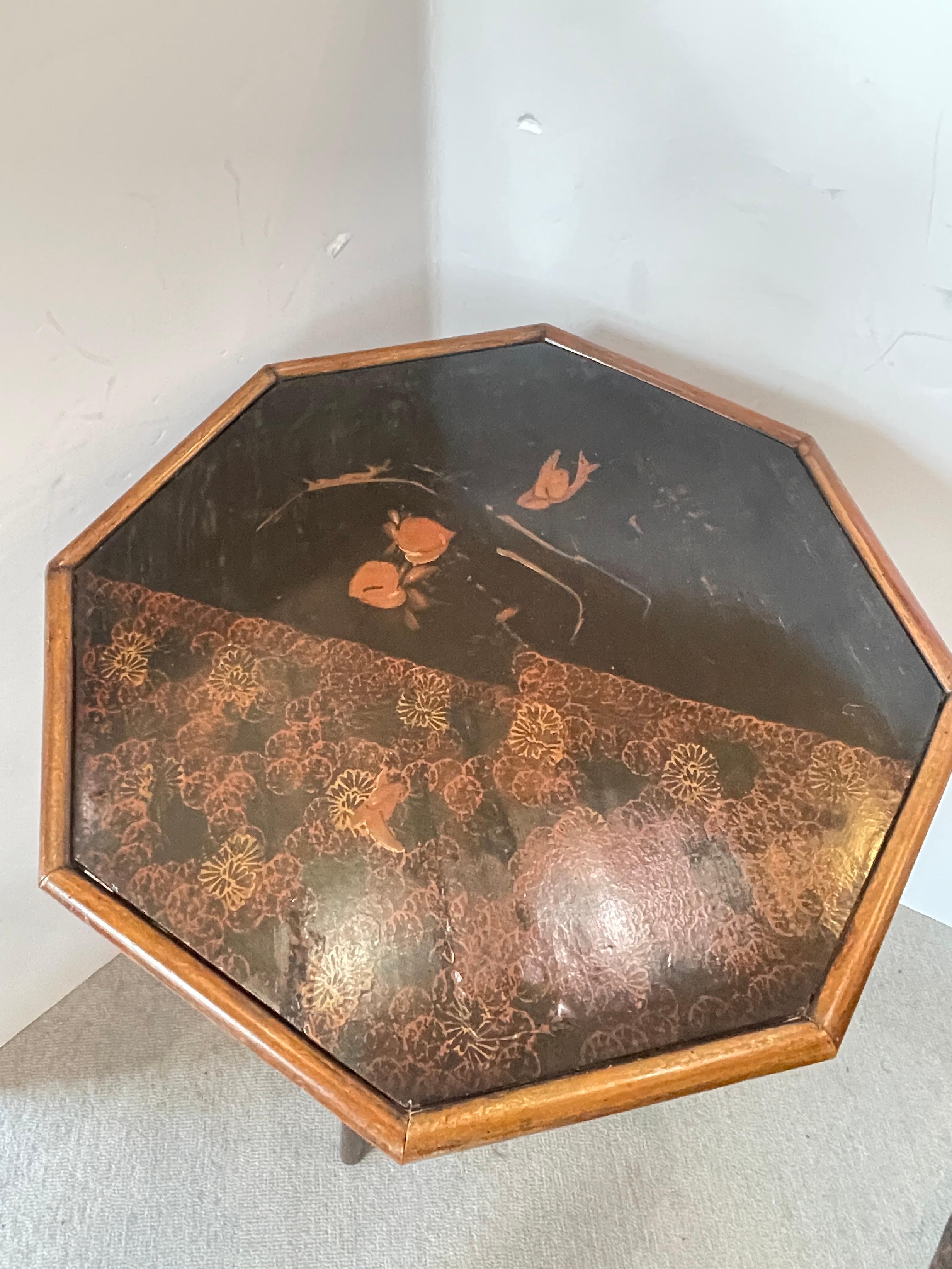 Fin du XIXe siècle Octogone en bambou et laque du Japonisme français  Table d'appoint, 1880. en vente