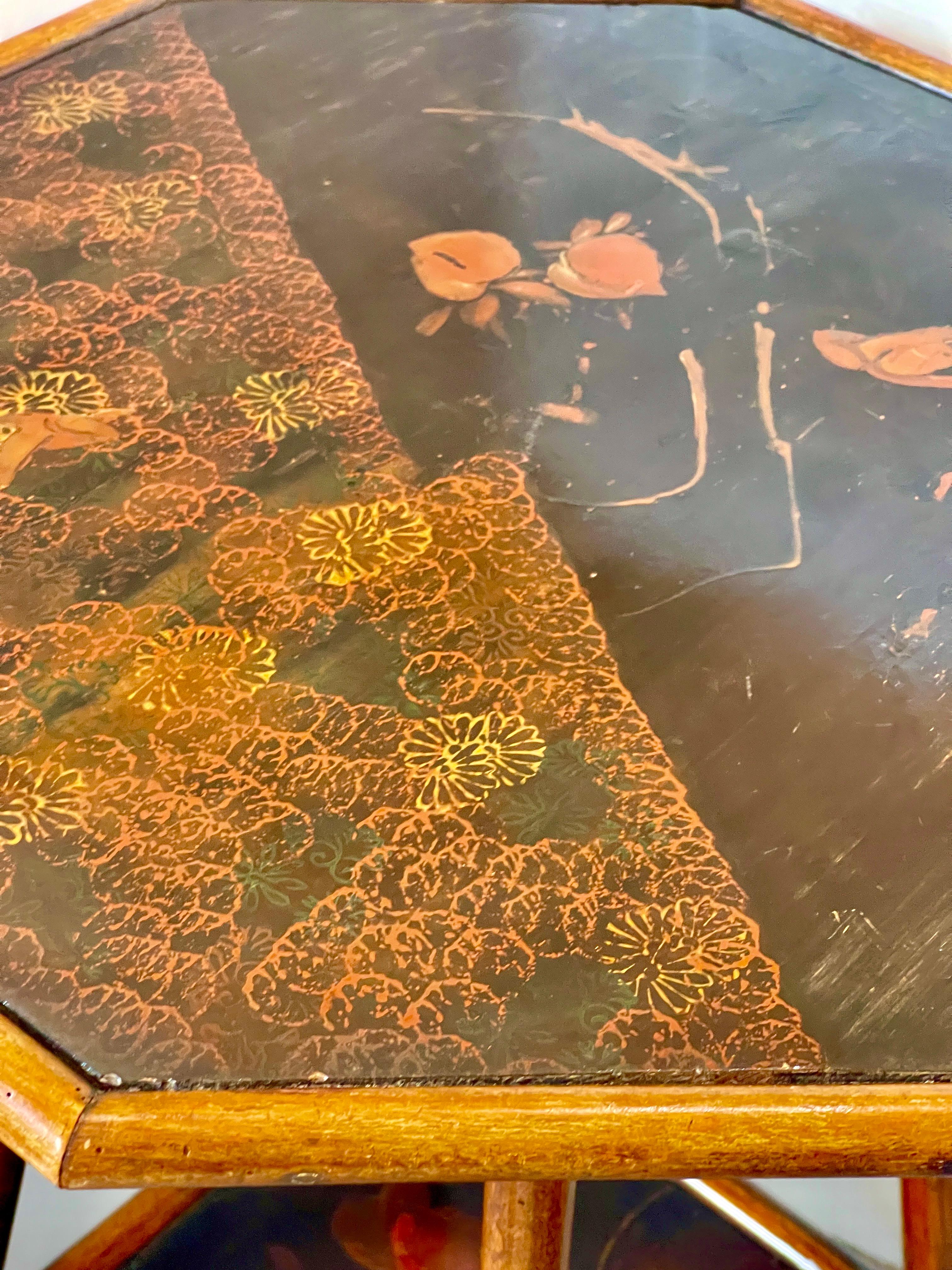 Octogone en bambou et laque du Japonisme français  Table d'appoint, 1880. en vente 2