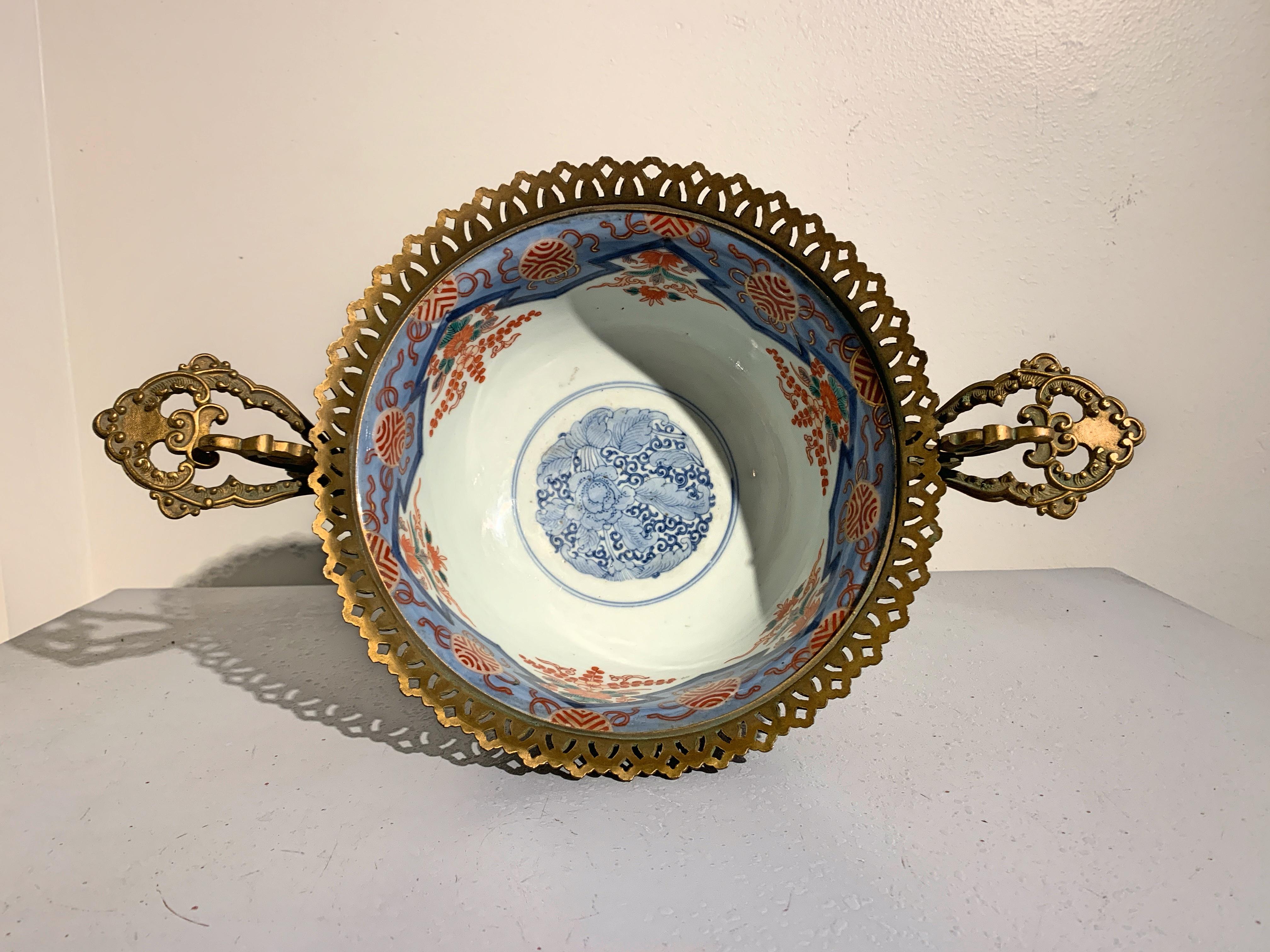 Japanese Imari Bowl Centerpiece with French Ormolu Mounts, circa 1900 In Good Condition For Sale In Austin, TX