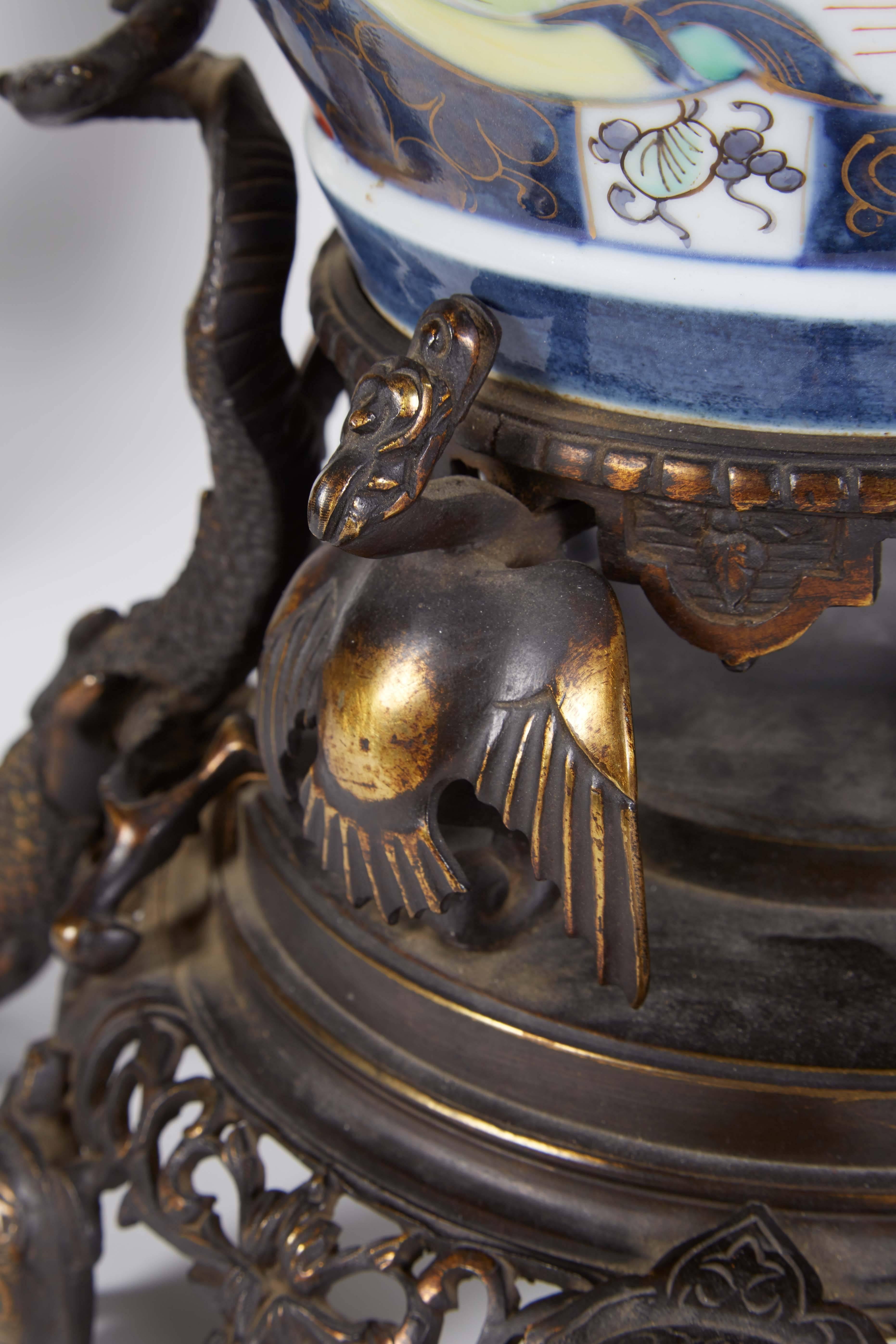 French Japonisme Parcel-Gilt Patinated Bronze Imari Porcelain Clock Garniture 3