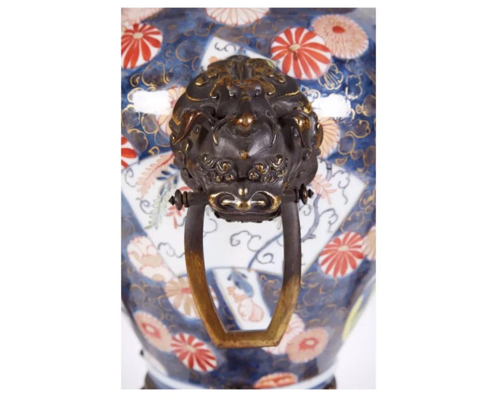 French Japonisme Parcel-Gilt Patinated Bronze Imari Porcelain Clock Garniture For Sale 3
