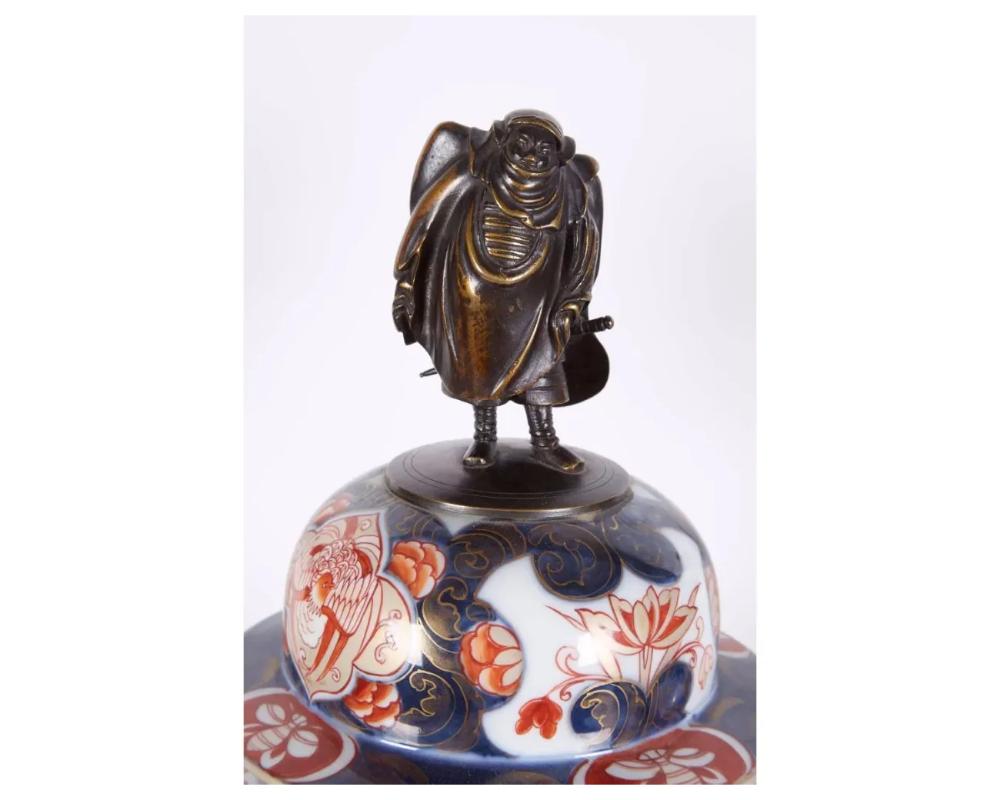 French Japonisme Parcel-Gilt Patinated Bronze Imari Porcelain Clock Garniture For Sale 4
