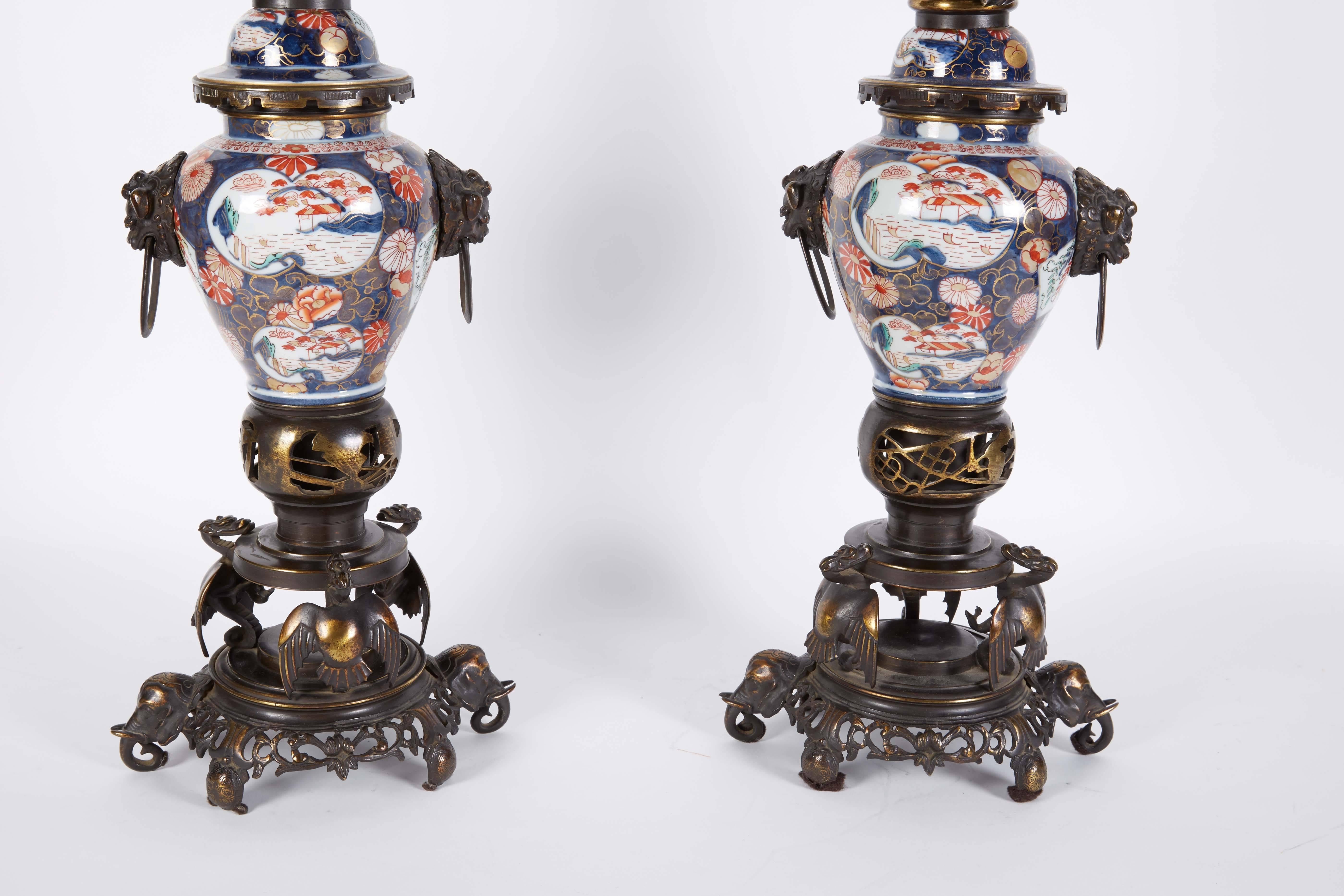 French Japonisme Parcel-Gilt Patinated Bronze Imari Porcelain Clock Garniture 5
