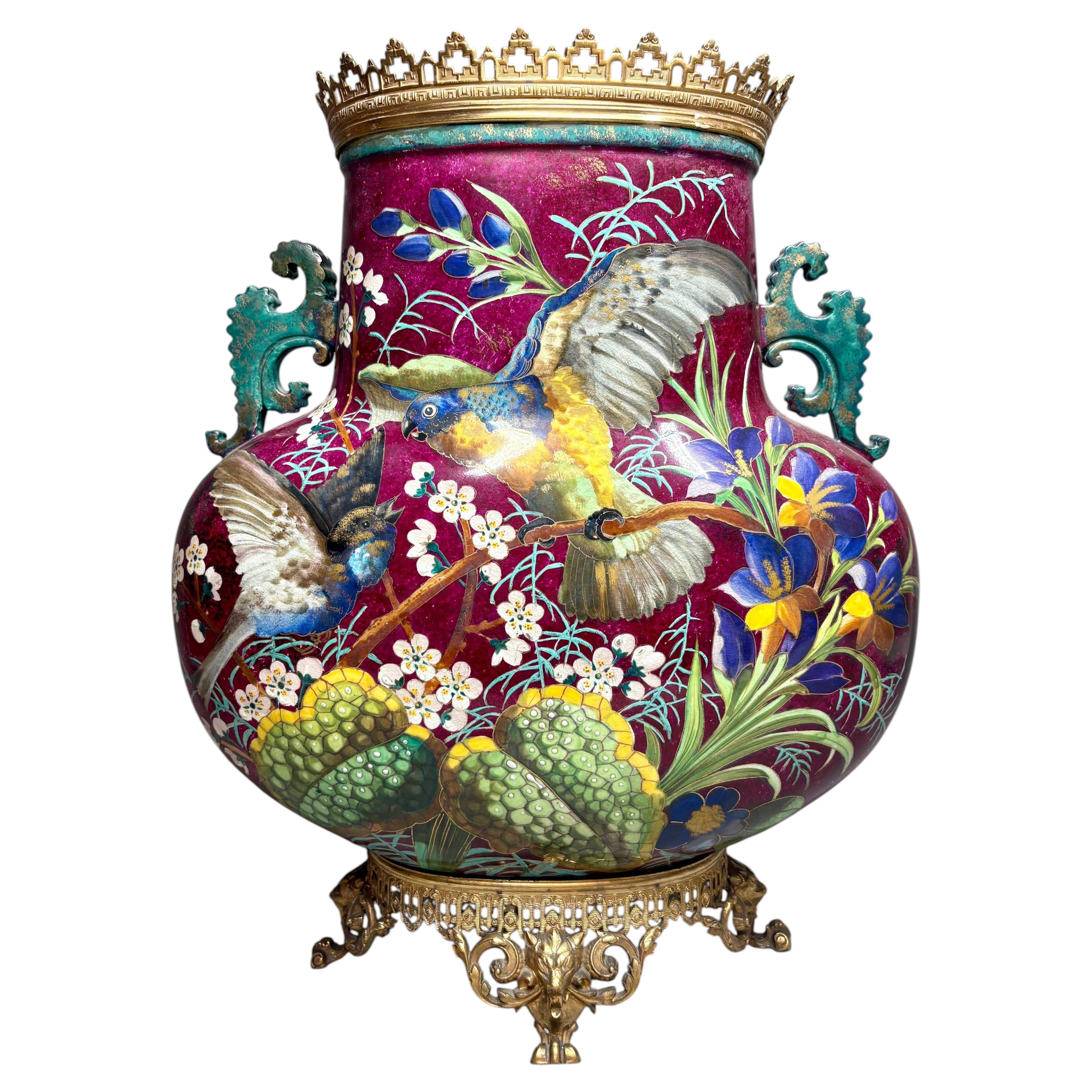 Vaso in maiolica in stile giapponese francese di Saint-Denis con montature in bronzo dorato, CIRCA 1890