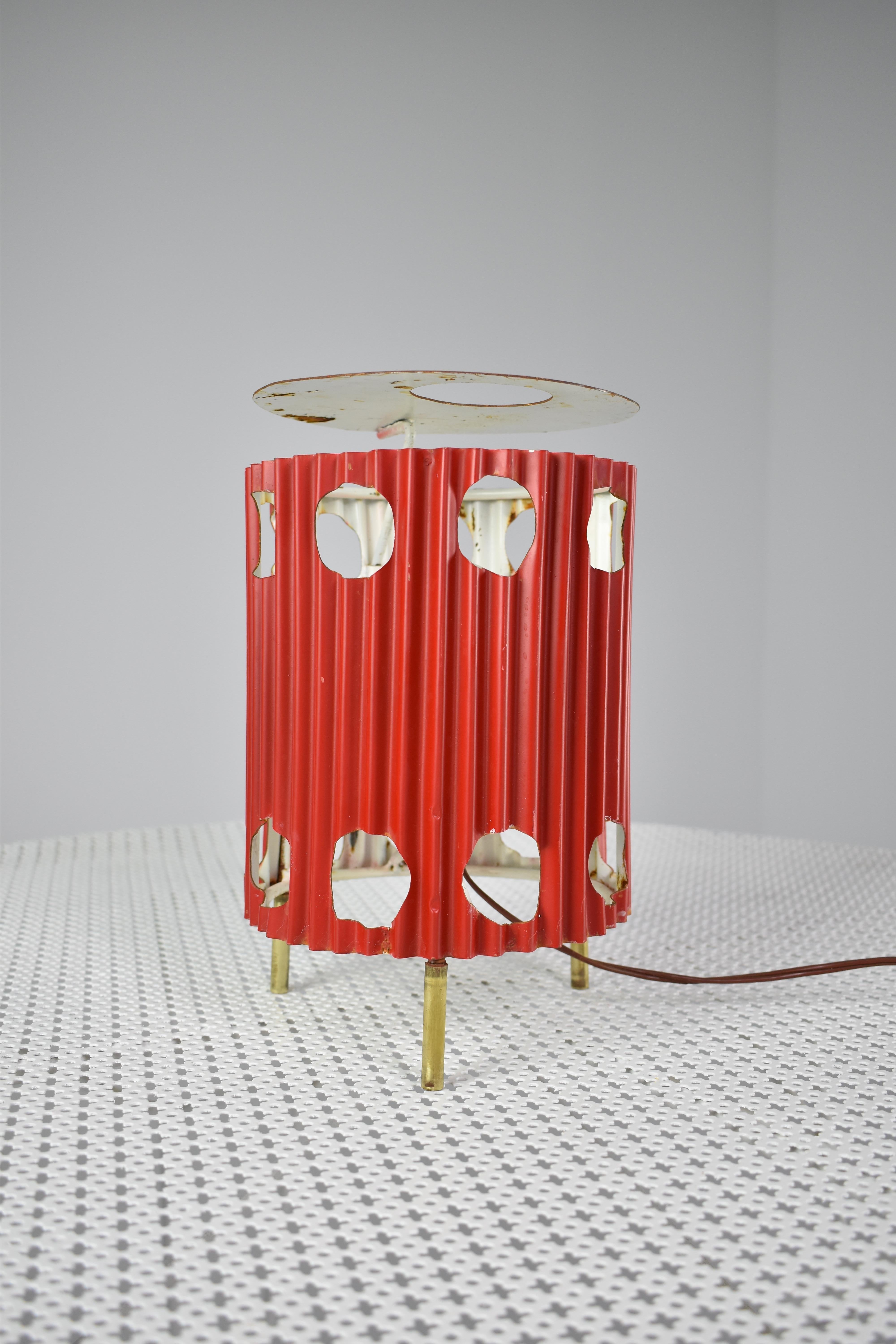 Métal Lampe de table rouge 'Java' de Mathieu Matégot, 1953s en vente