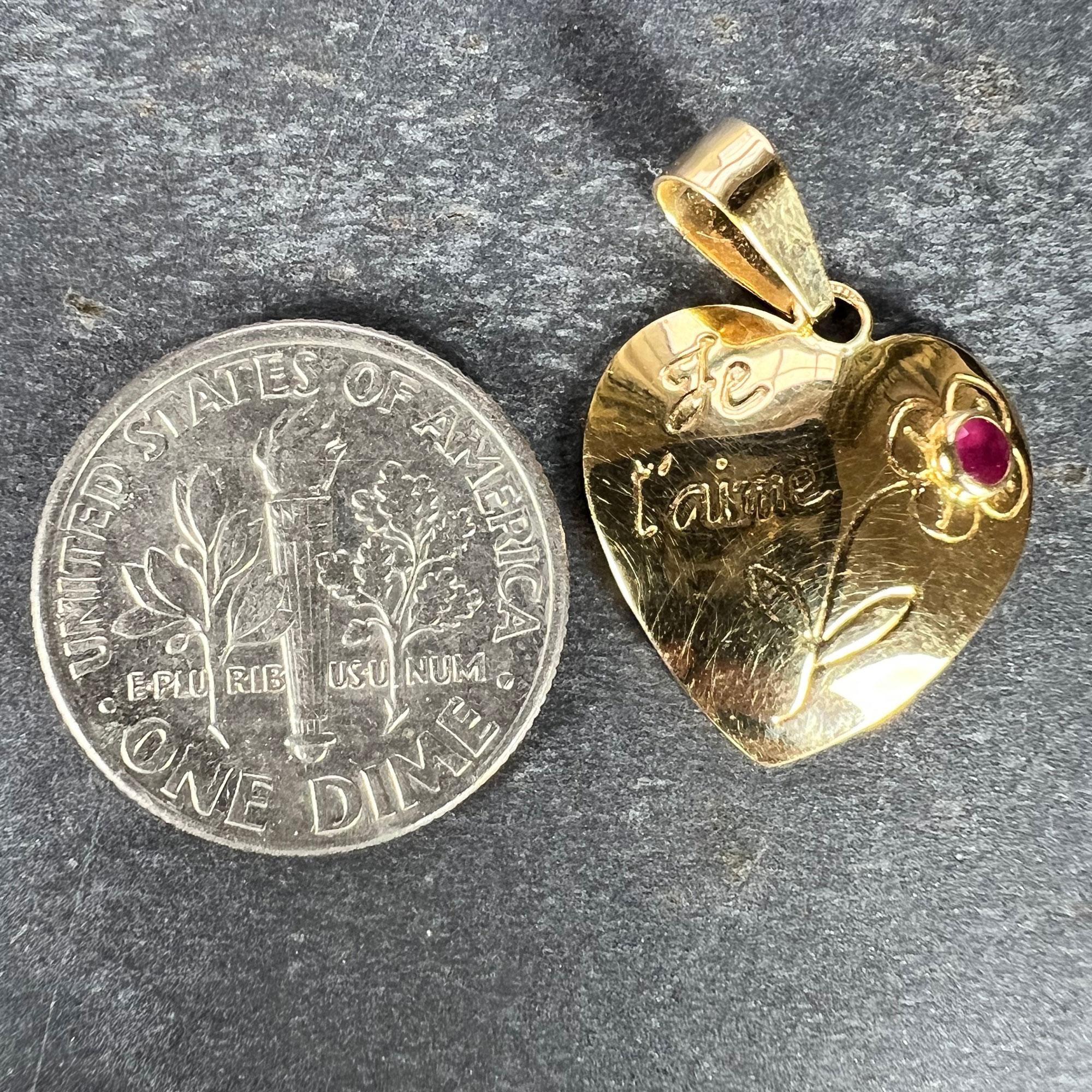 Je T'aime Pendentif français en forme de cœur en or jaune 18 carats avec rubis en vente 4
