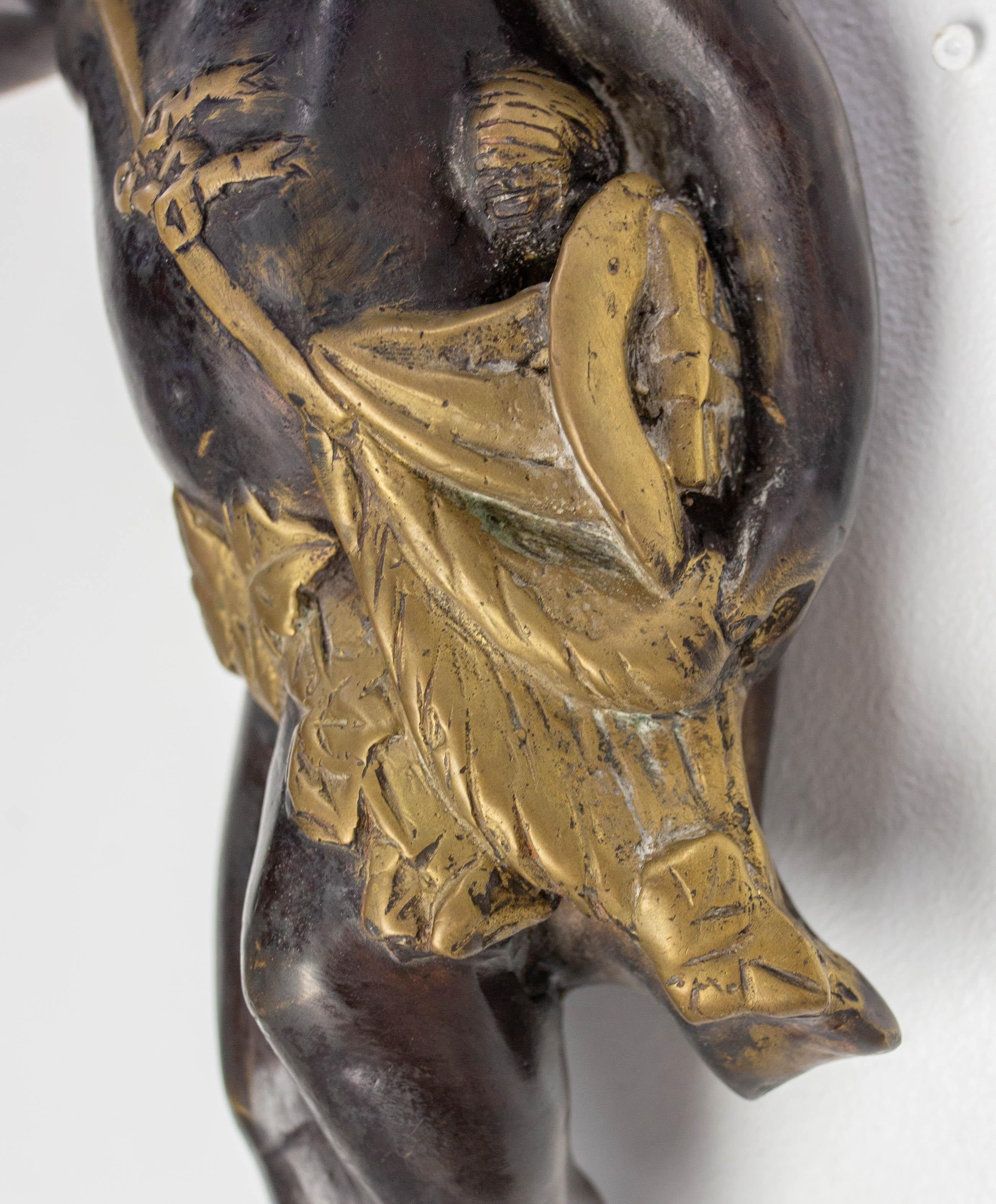 Bronze de Jean-Baptiste Carpeaux tenant un grand vase circa 1850 en vente 4