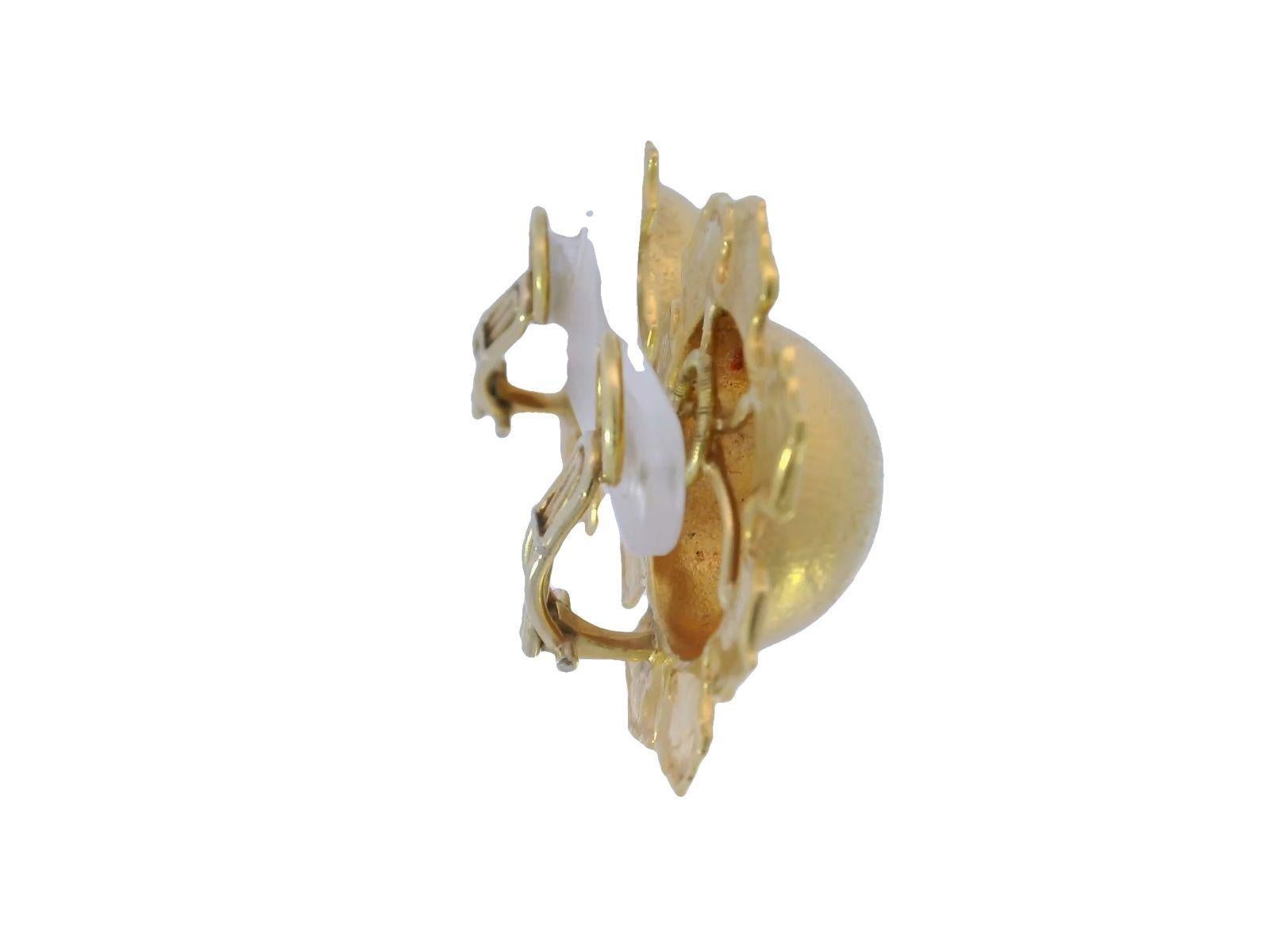 French Jean Mahie Sun Disc Clip On Earrings in 22kt Yellow Gold In Excellent Condition For Sale In Fairfield, CT
