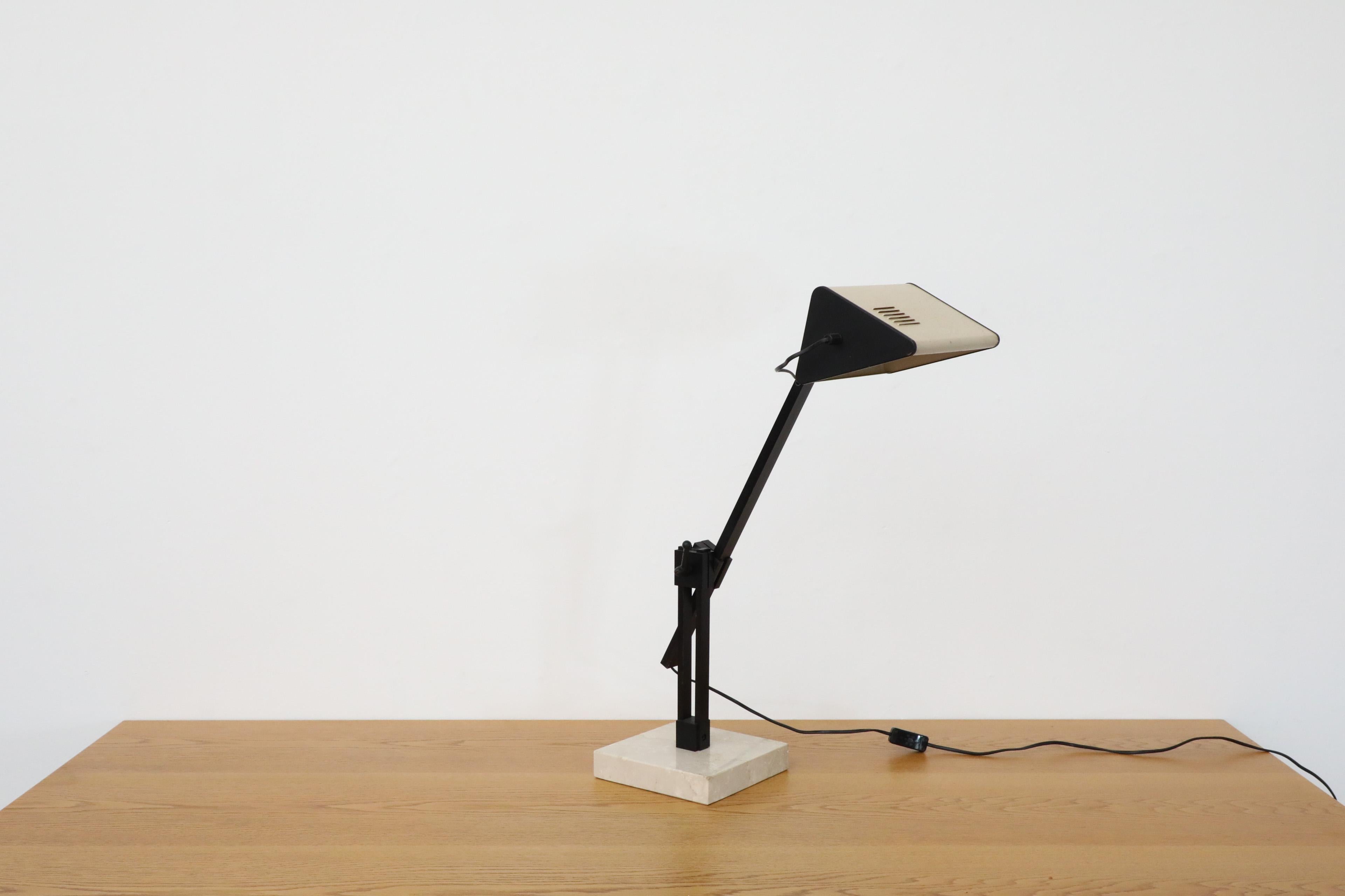 Lámpara de mesa industrial francesa estilo Jean Prouvé con base de mármol, años 70 en venta 6