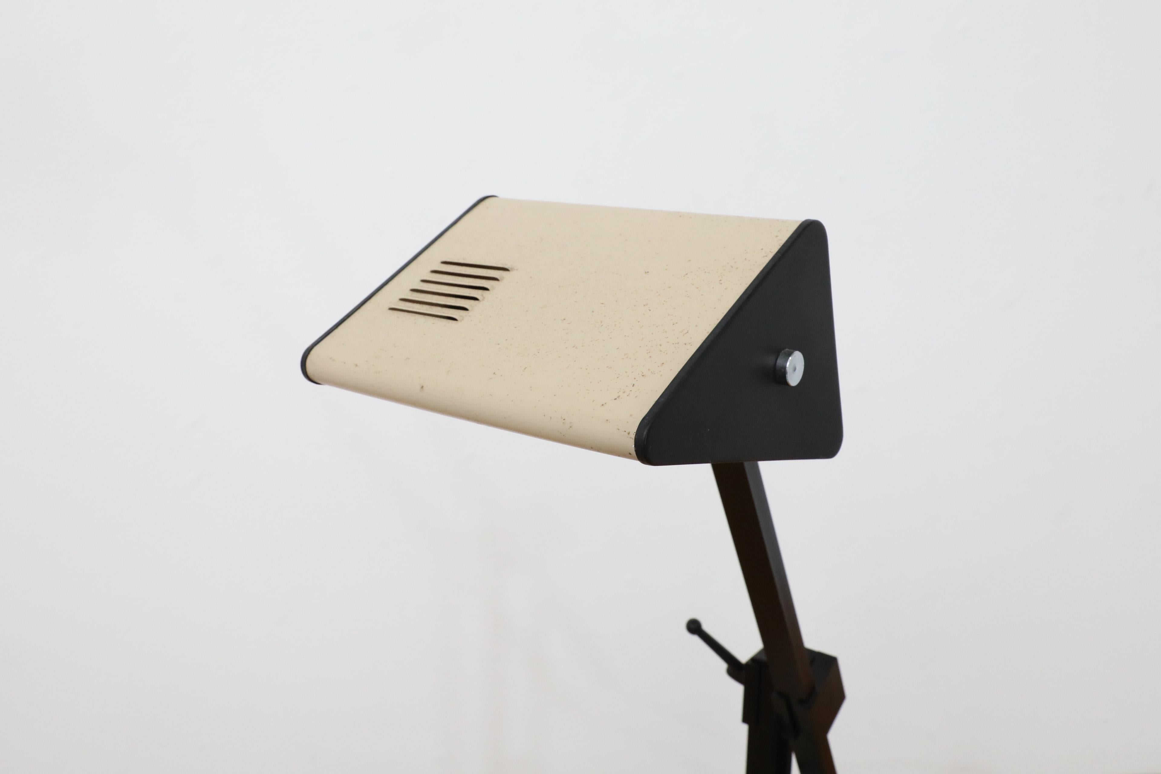 Lámpara de mesa industrial francesa estilo Jean Prouvé con base de mármol, años 70 en venta 9