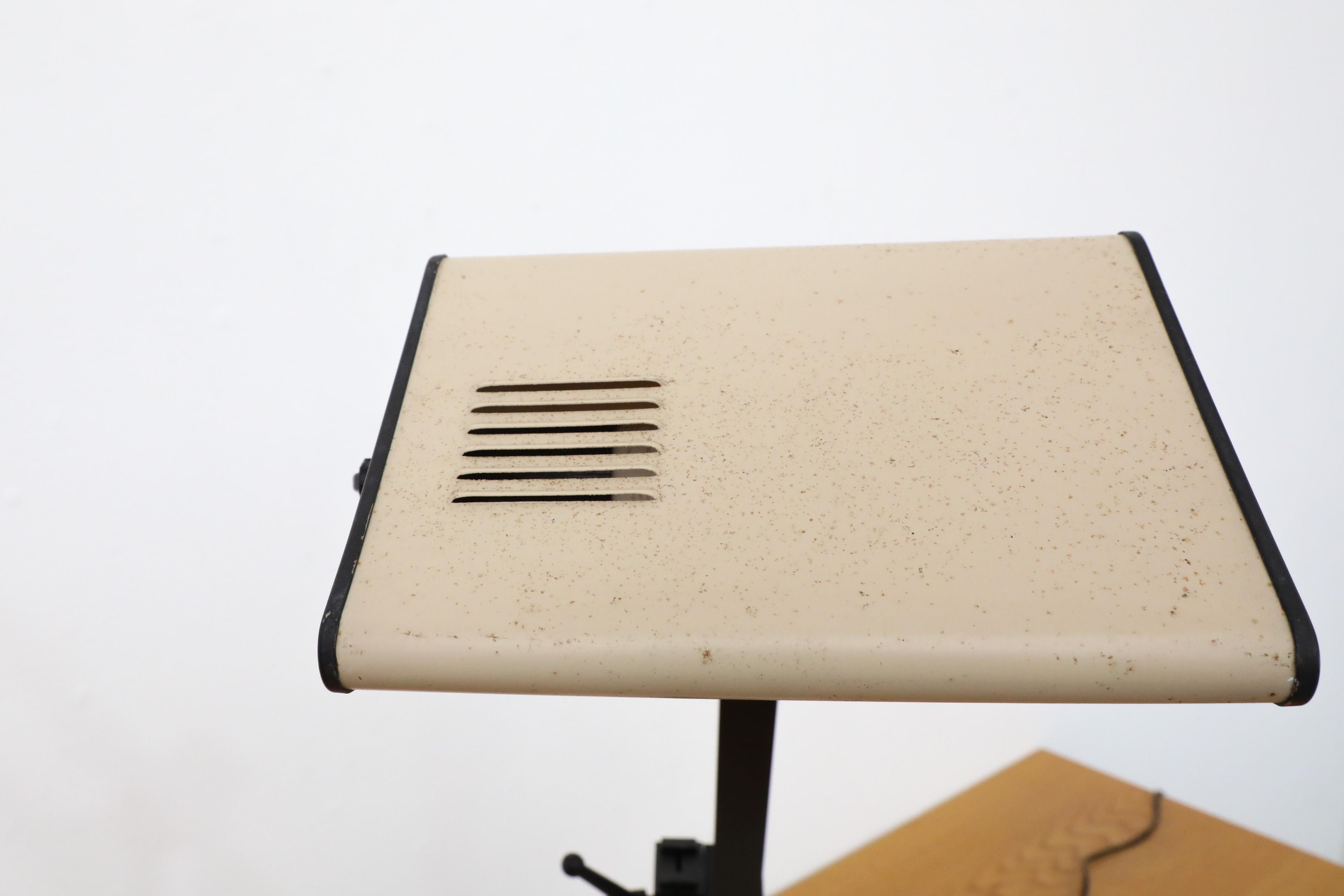 Lámpara de mesa industrial francesa estilo Jean Prouvé con base de mármol, años 70 en venta 10
