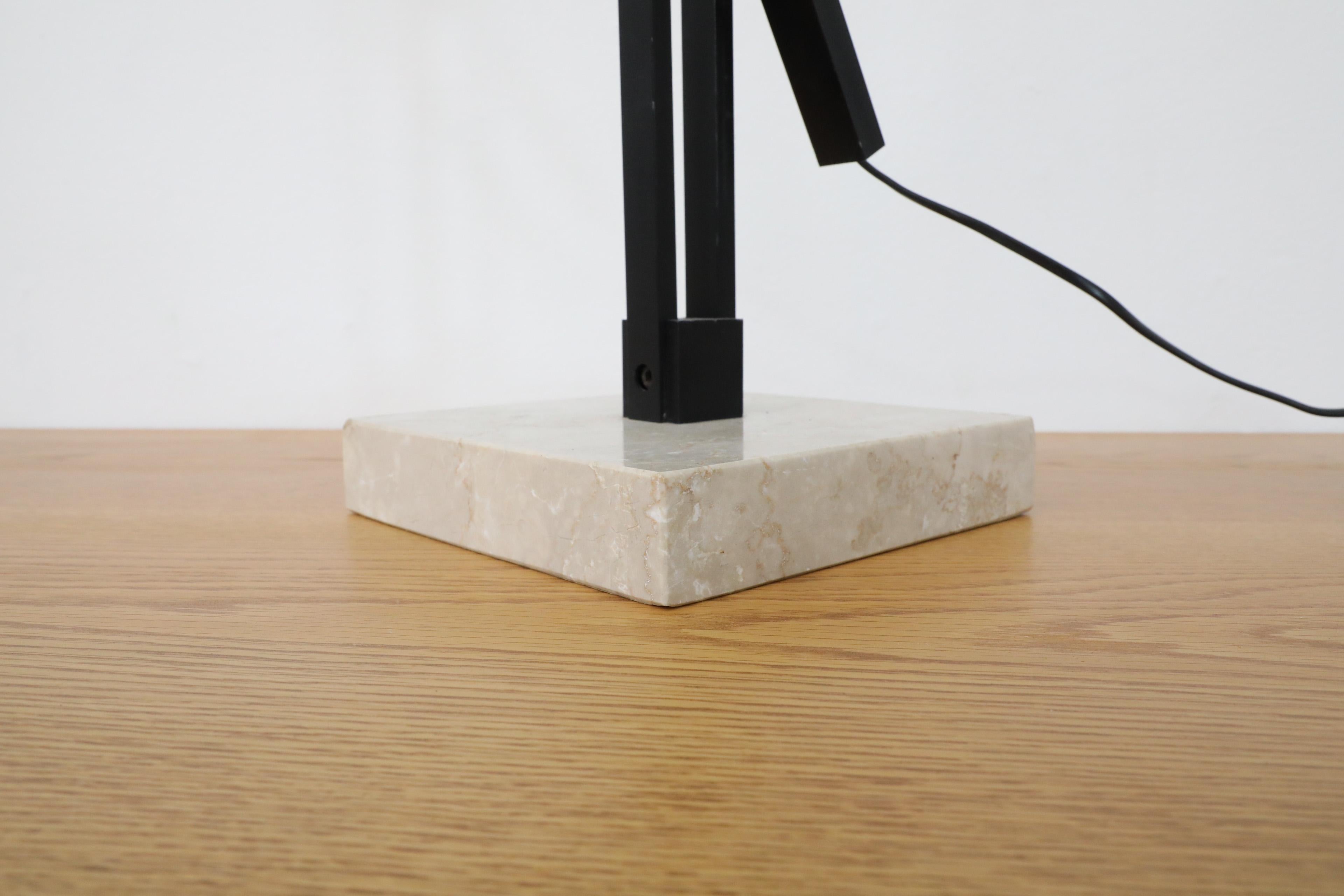 Lámpara de mesa industrial francesa estilo Jean Prouvé con base de mármol, años 70 en venta 12
