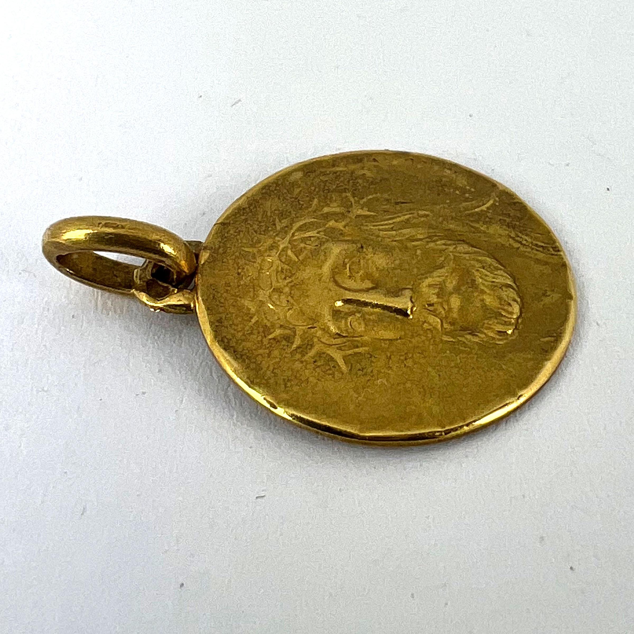 Pendentif médaille en or jaune 18K avec couronne d'épines de Jésus-Christ français en vente 10