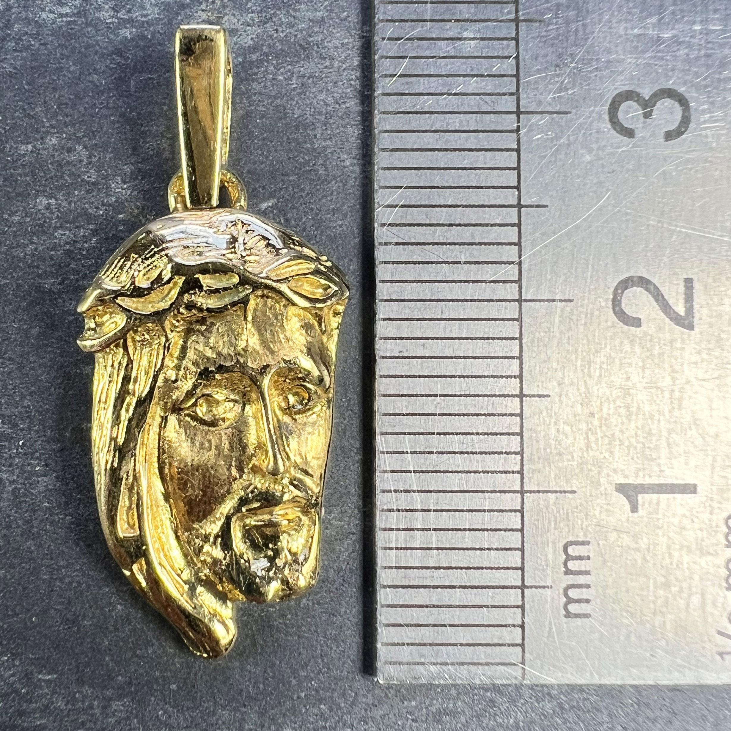French Jesus Christ Crown of Thorns  18K Yellow Gold Medal Pendant For Sale 5