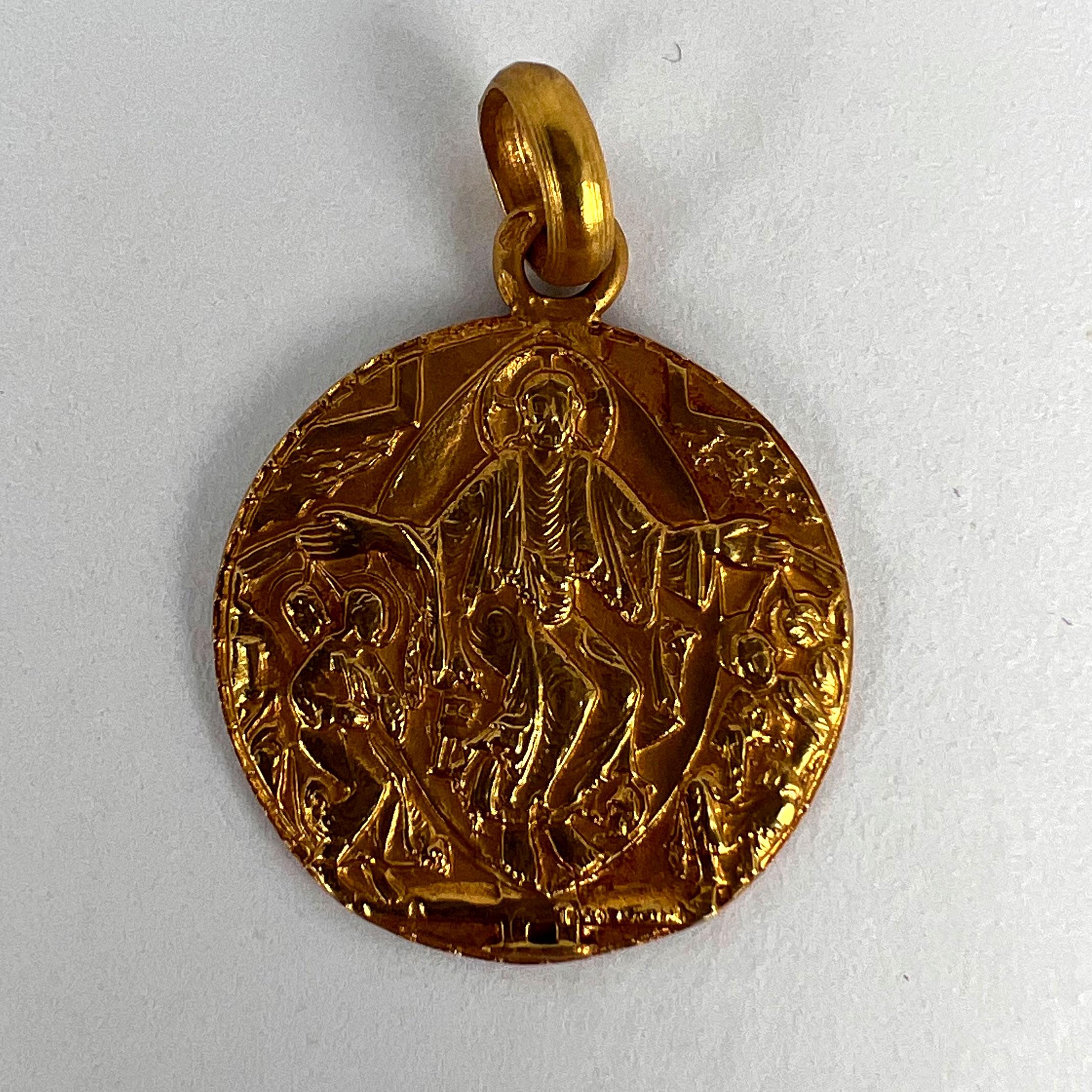 Pendentif médaille en or jaune 18K Jésus-Christ sur le trône en vente 8