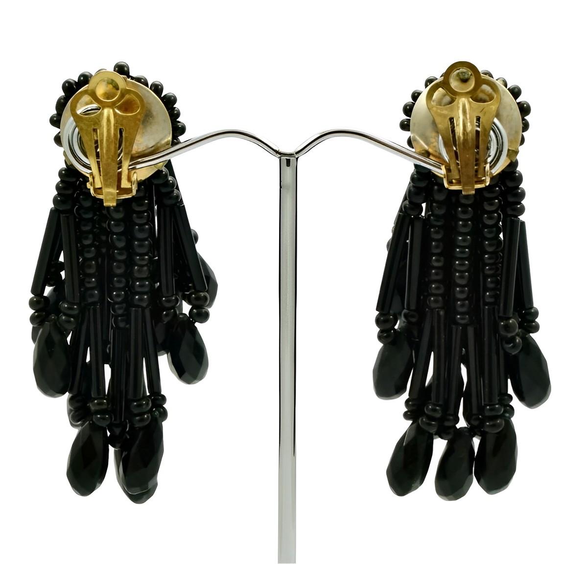 French Jet Beaded Drop Clip On Earrings 1960s In Good Condition For Sale In London, GB