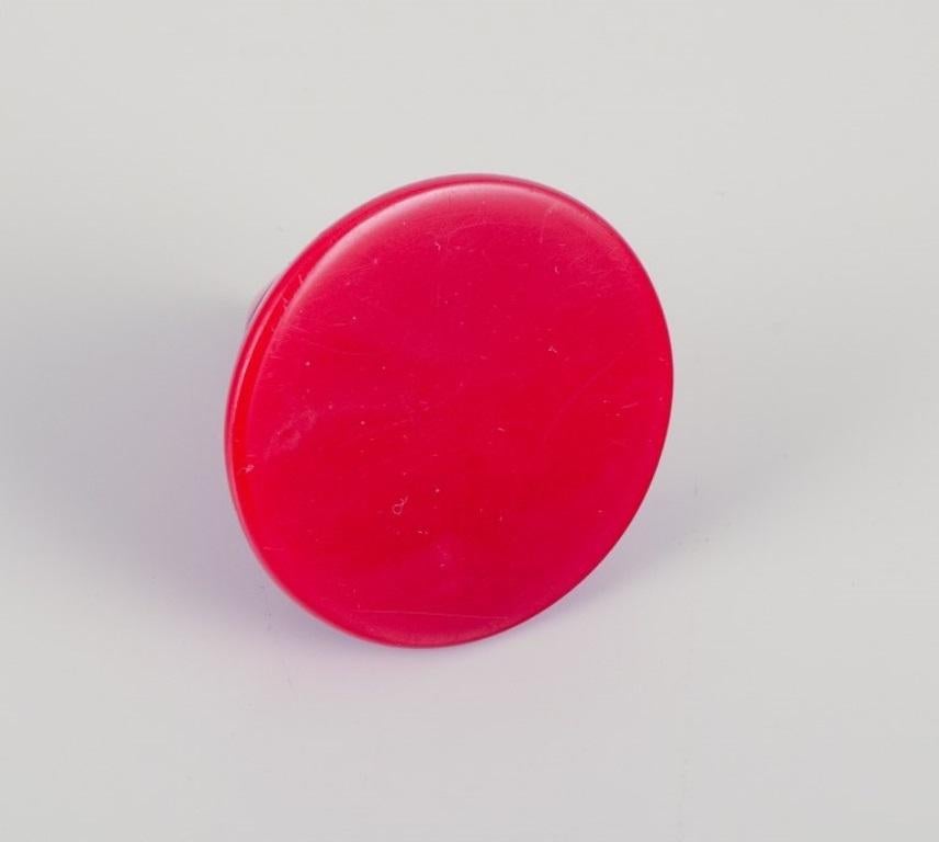 Artiste bijoutier français. Cinq bagues de designer en plastique. 1960/70s en vente 4