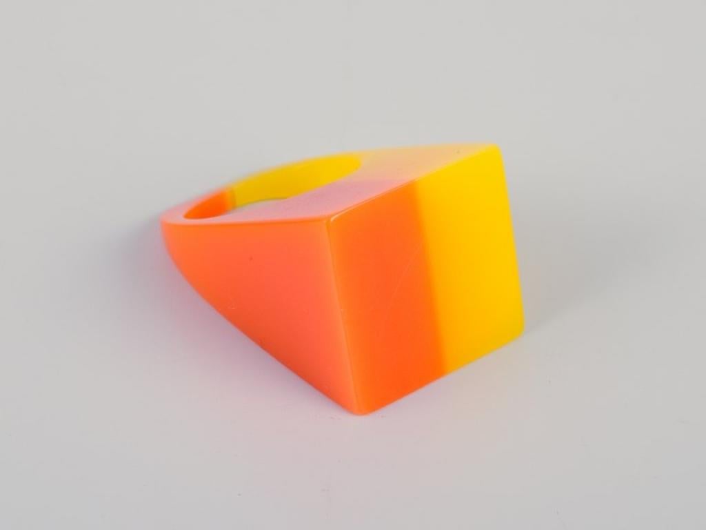 French jewelry artist. Five designer rings in plastic. 1960s/70s In Excellent Condition For Sale In bronshoj, DK