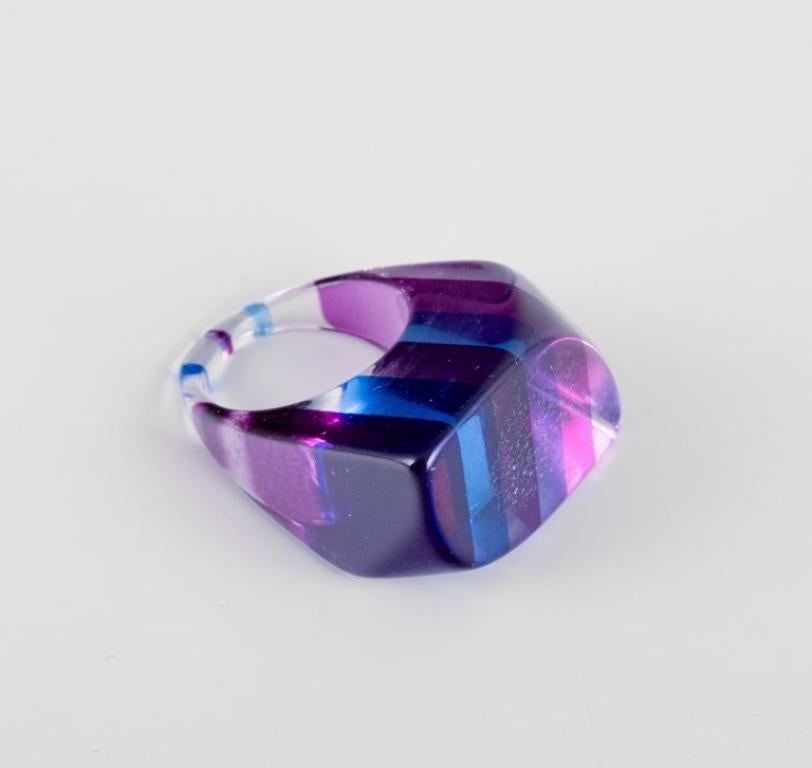 French jewelry artist. Five designer rings in plastic. 
Striped design with various colors.
1960s/1970s.
In excellent condition.
Dimensions: 15.5 mm - 18.0 mm.
US size approximately 5-8