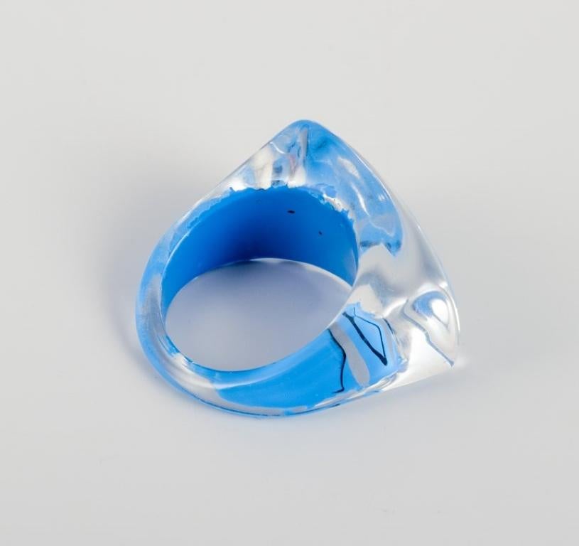 French jewelry artist. Five designer rings in plastic. Striped design. For Sale 2