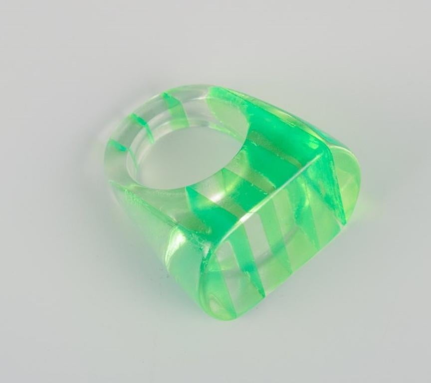 Donna Artista francese di gioielli. Cinque anelli firmati. Design a righe. 1960/70s in vendita