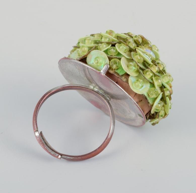 Artiste bijoutier français. Quatre anneaux design en métal et en plastique. Am designs/One. en vente 1