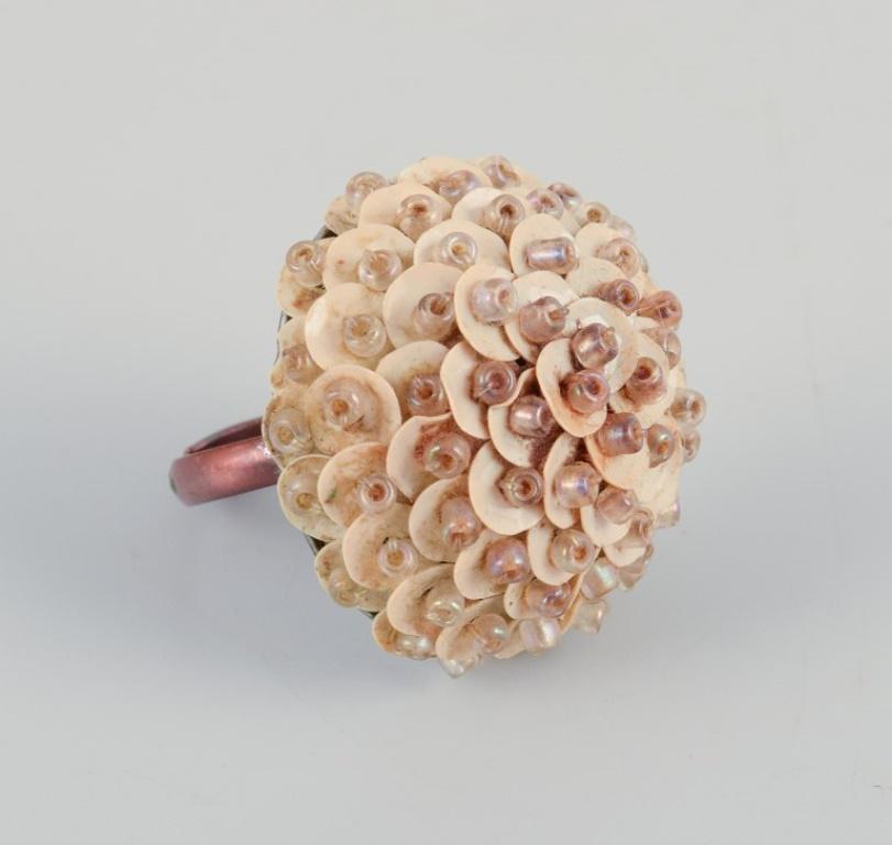 Artiste bijoutier français. Quatre anneaux design en métal et en plastique. Am designs/One. en vente 4