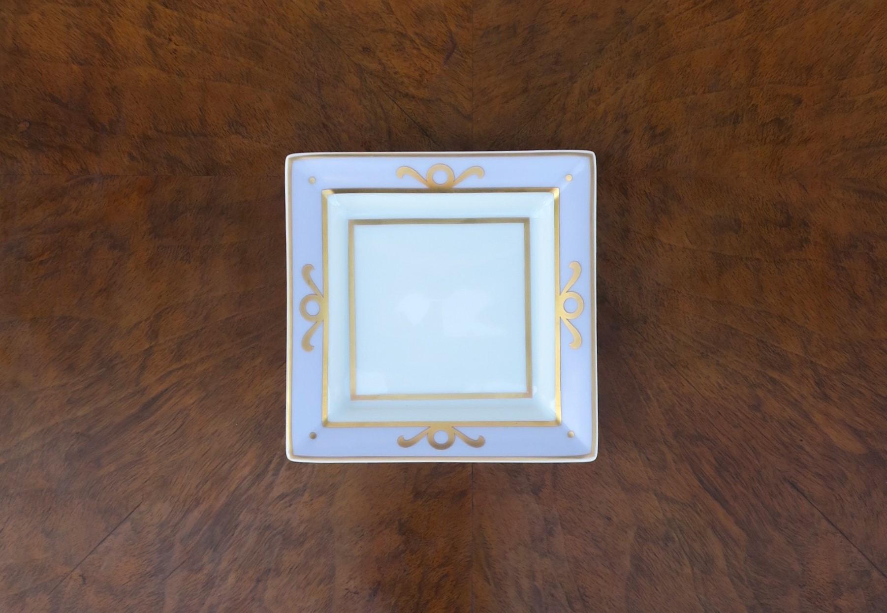 A beautiful French white porcelain jewelry dish with pastel light purple lavender and gold hues, Limoges, France, circa late-20th century. Piece is from 5-star luxury hotel 'Hotel Meurice Paris', as marked on bottom. Dimensions: 4.25